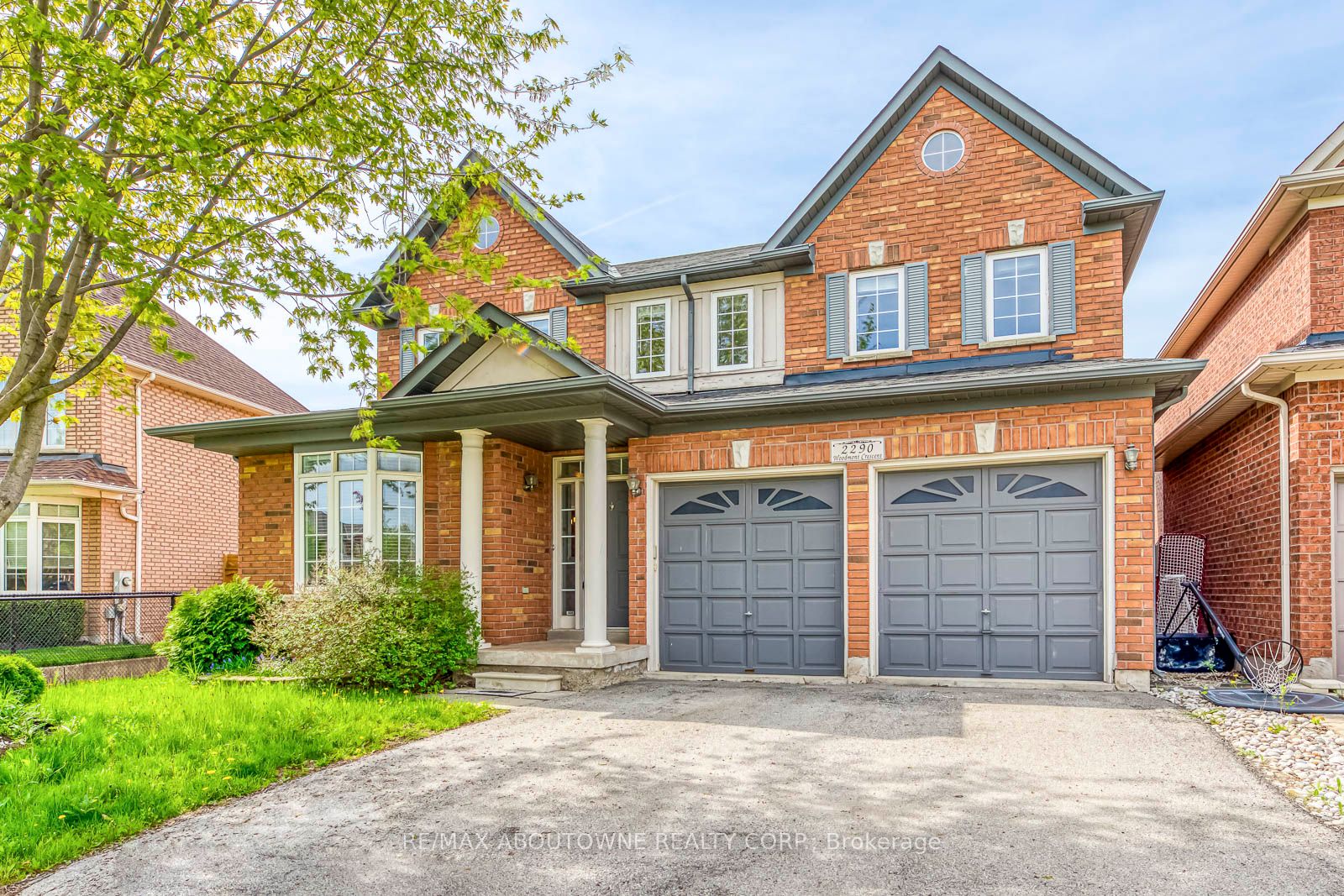 2290 Woodmont Crescent S, Oakville, ON L6M 5A1 photo 2