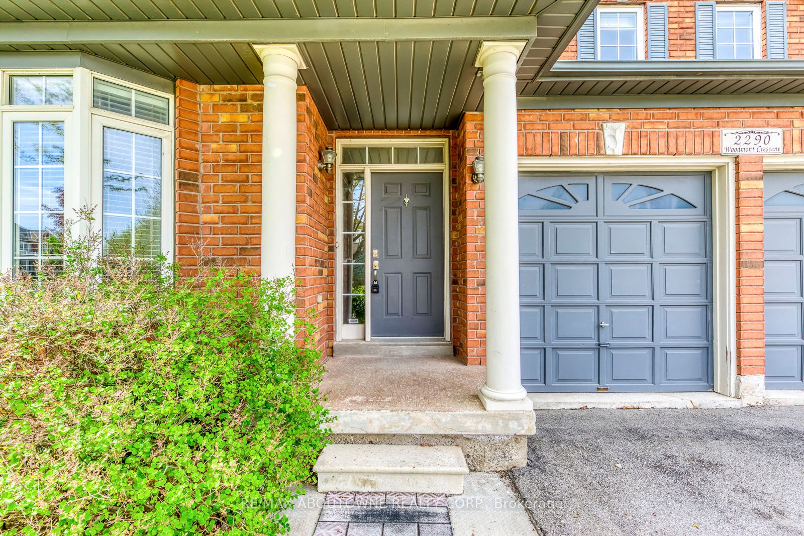 2290 Woodmont Crescent S, Oakville, ON L6M 5A1 photo 3
