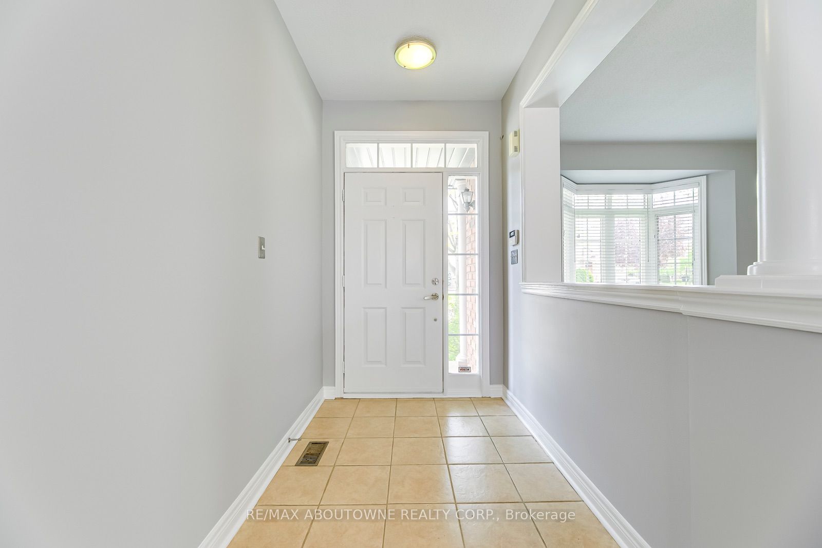 2290 Woodmont Crescent S, Oakville, ON L6M 5A1 photo 4