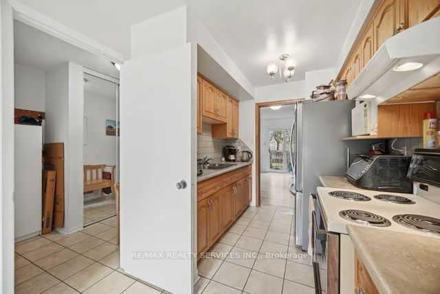 26 Fanshawe Drive, Brampton, ON L6Z 1A9 photo 5