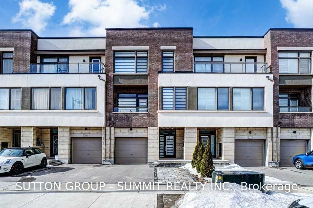 221 Wheat Boom Drive, Oakville, ON L6H 7C3