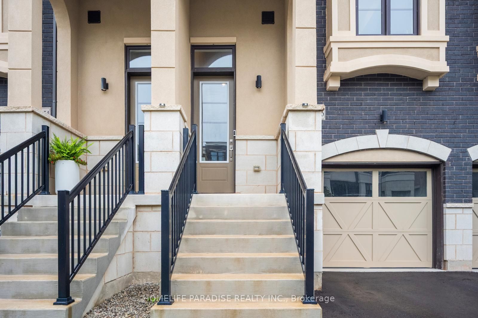 1356 Kaniv Street, Oakville, ON L6M 5R3 photo 2