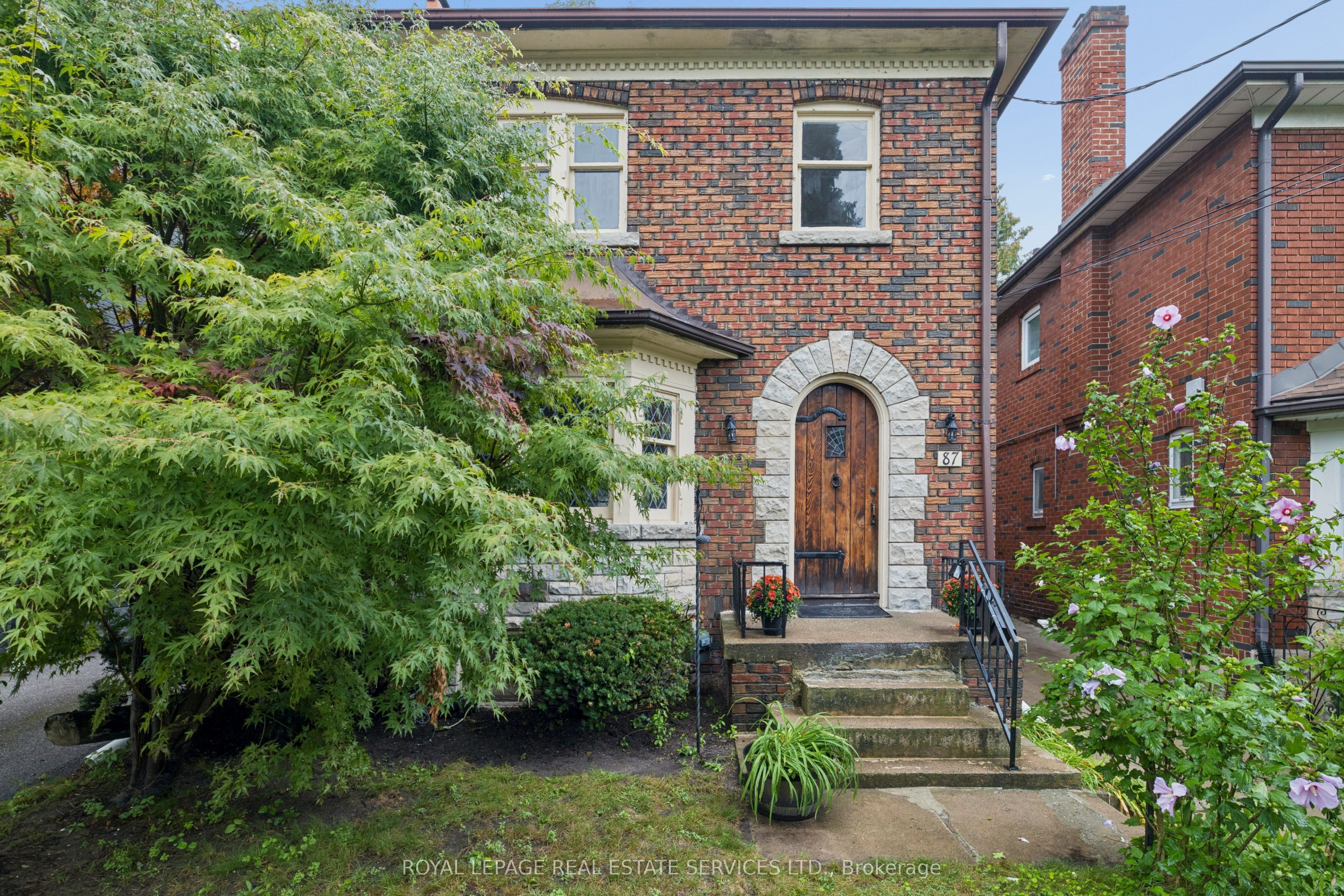 87 Riverview Gardens, Toronto, ON M6S 4E7