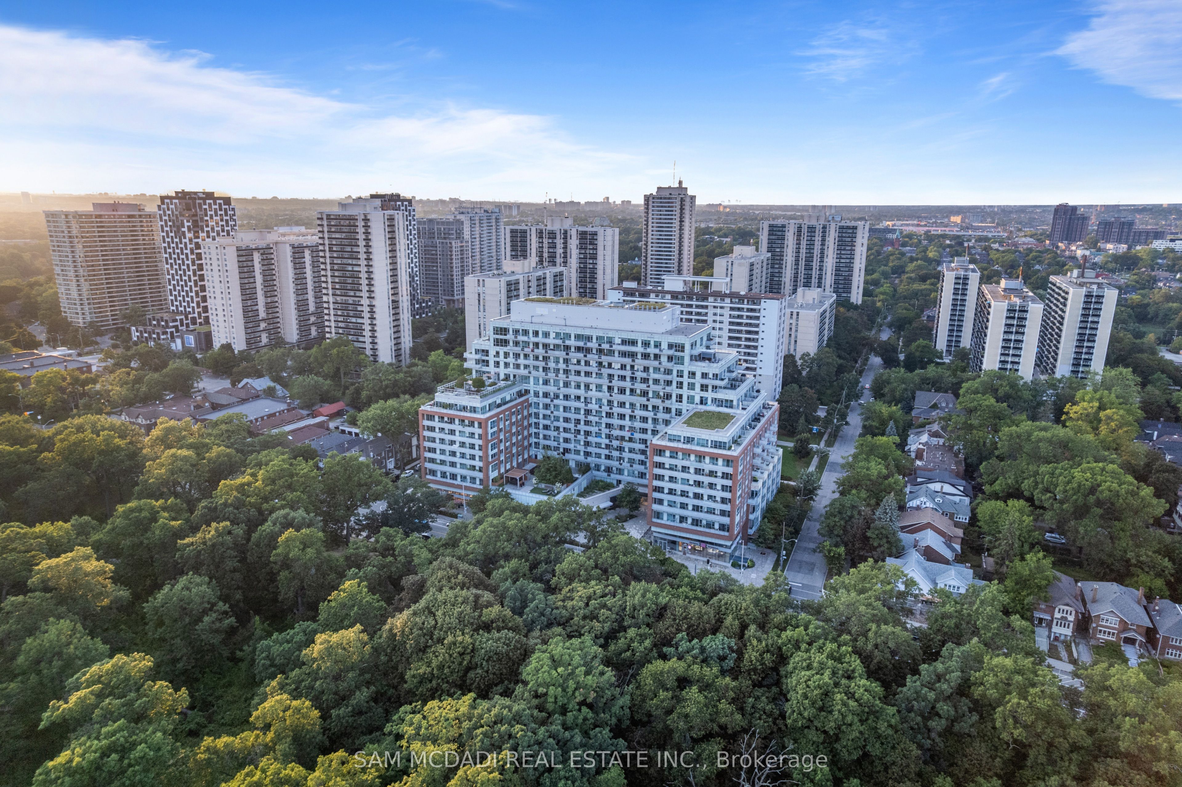 1830 Bloor Street W 817, Toronto, ON M6P 0A2
