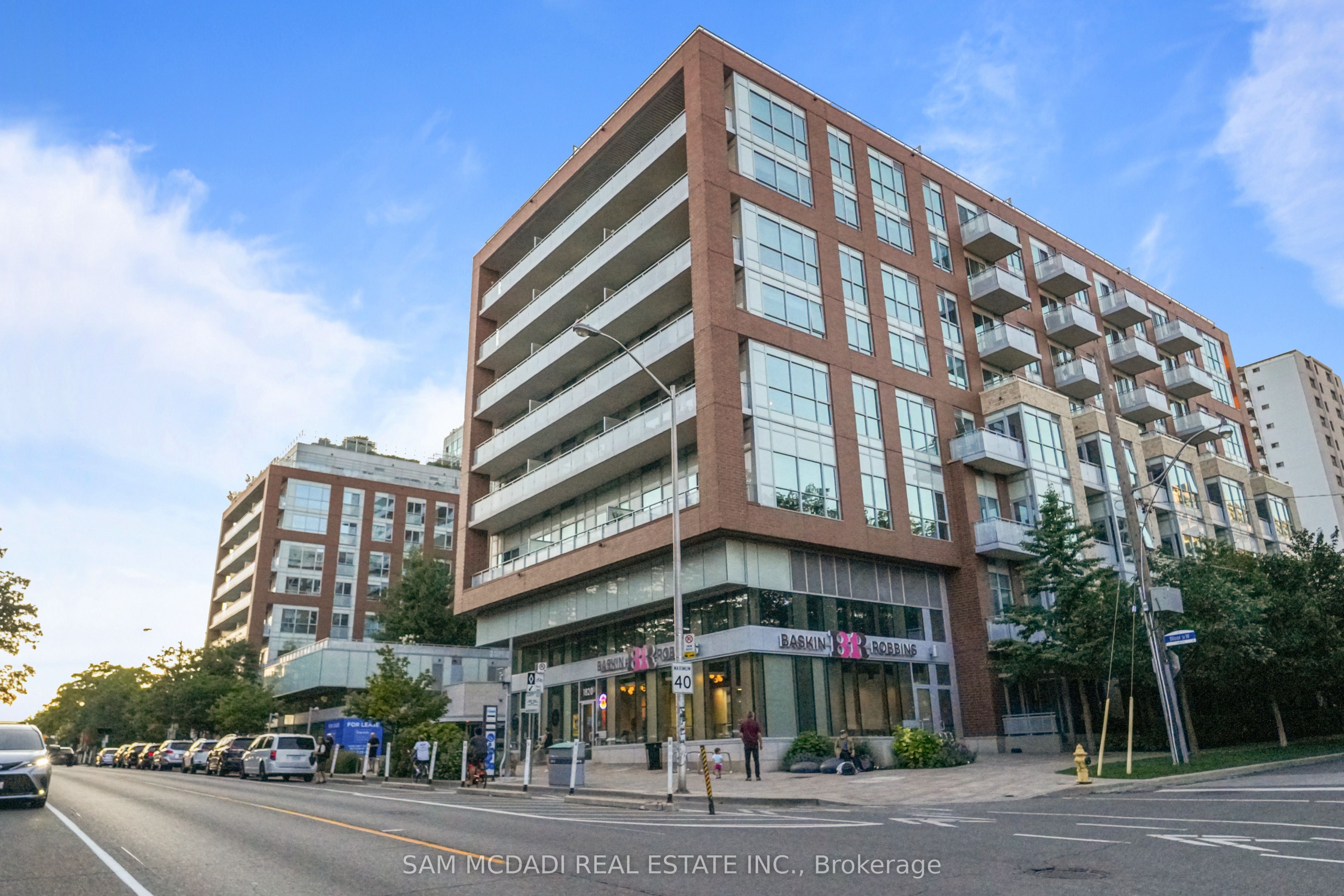 1830 Bloor Street W 817, Toronto, ON M6P 0A2 photo 2
