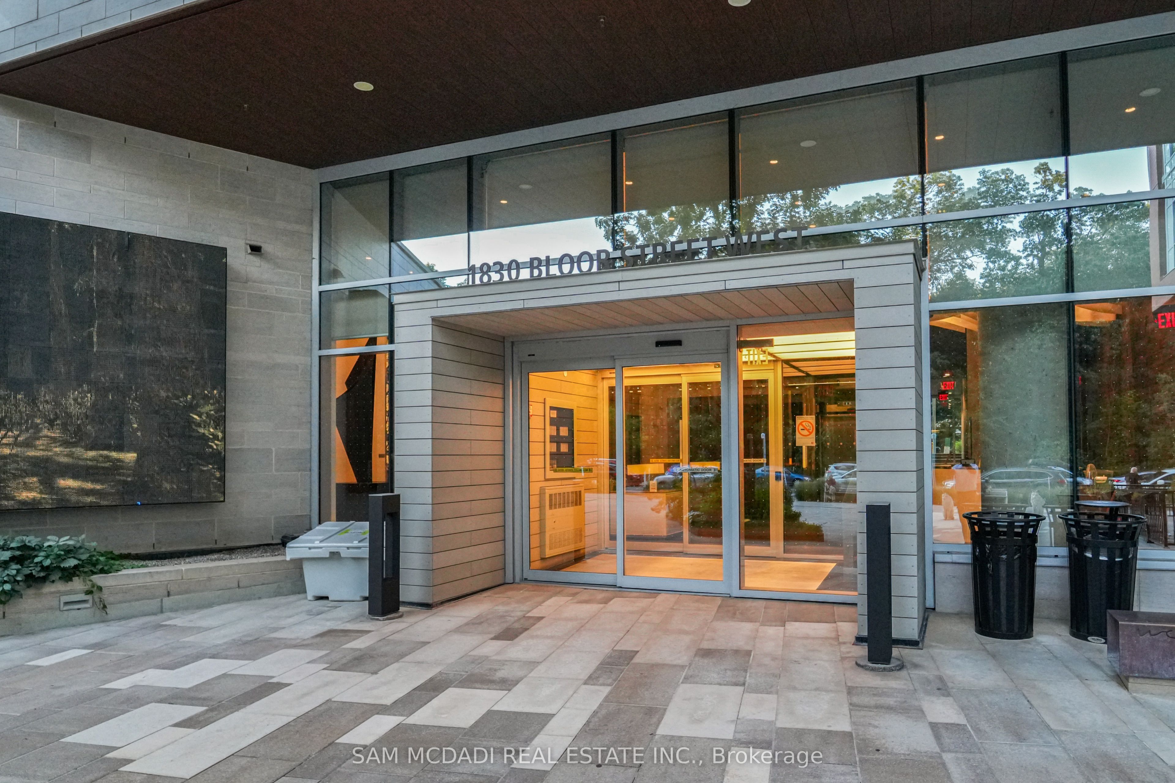 1830 Bloor Street W 817, Toronto, ON M6P 0A2 photo 3