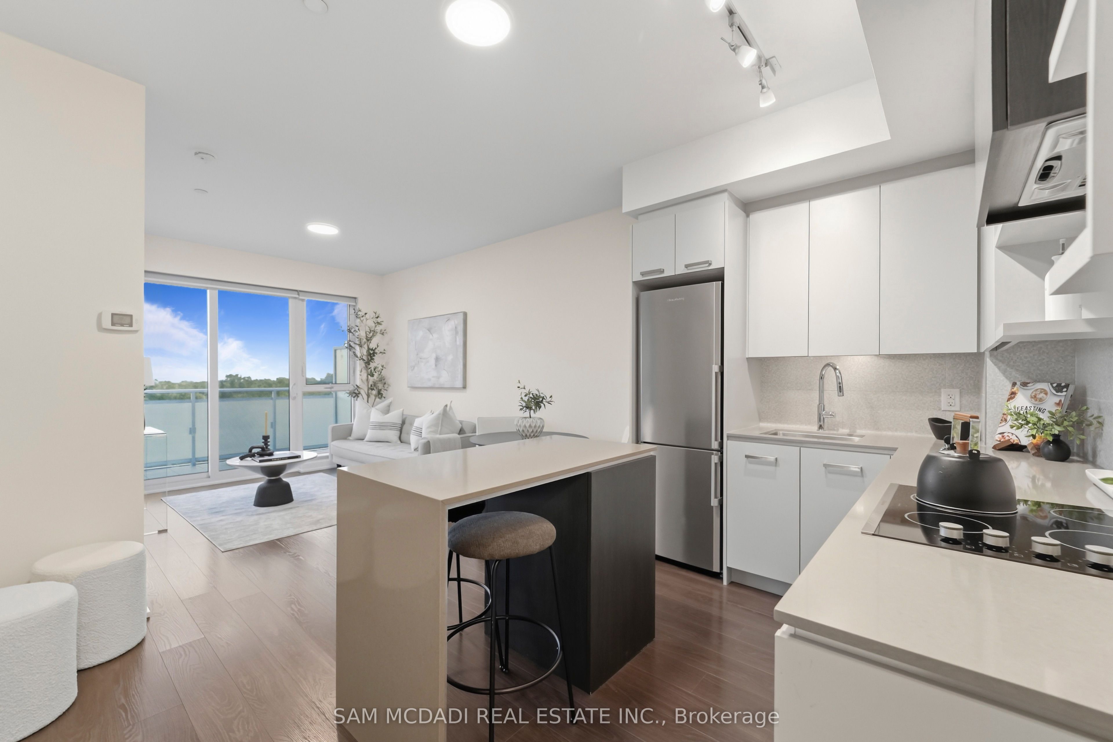 1830 Bloor Street W 817, Toronto, ON M6P 0A2 photo 4