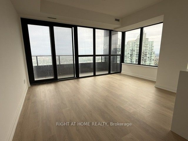 4015 The Exchange Drive 2904, Mississauga, ON L5B 0N9 photo 2