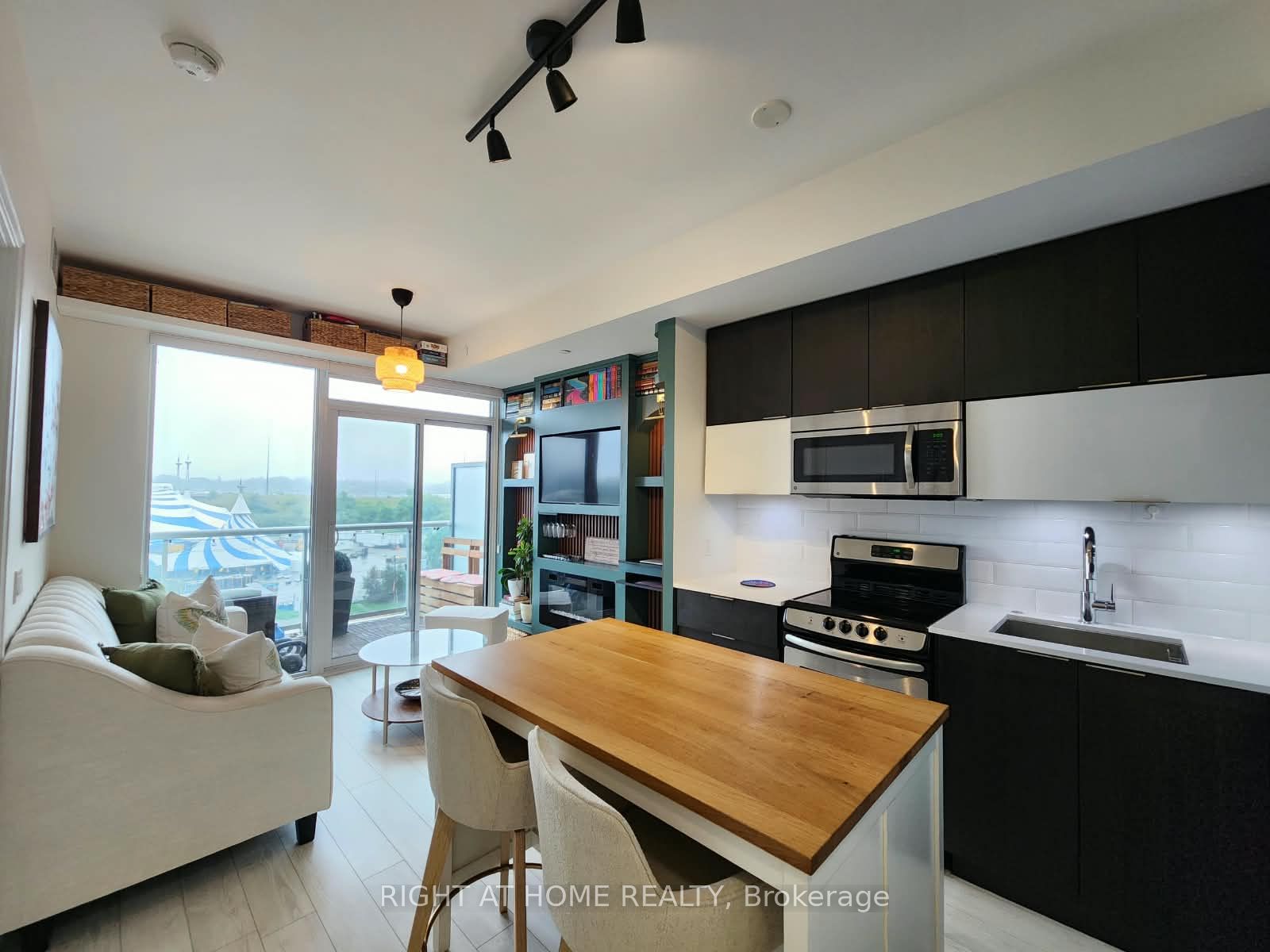 56 Annie Craig Drive 608, Toronto, ON M8V 0C8 photo 2