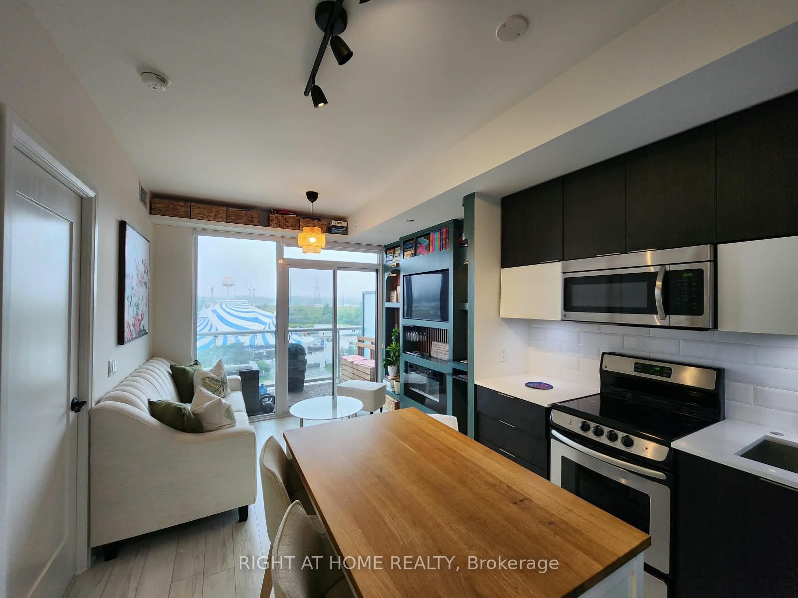 56 Annie Craig Drive 608, Toronto, ON M8V 0C8 photo 5