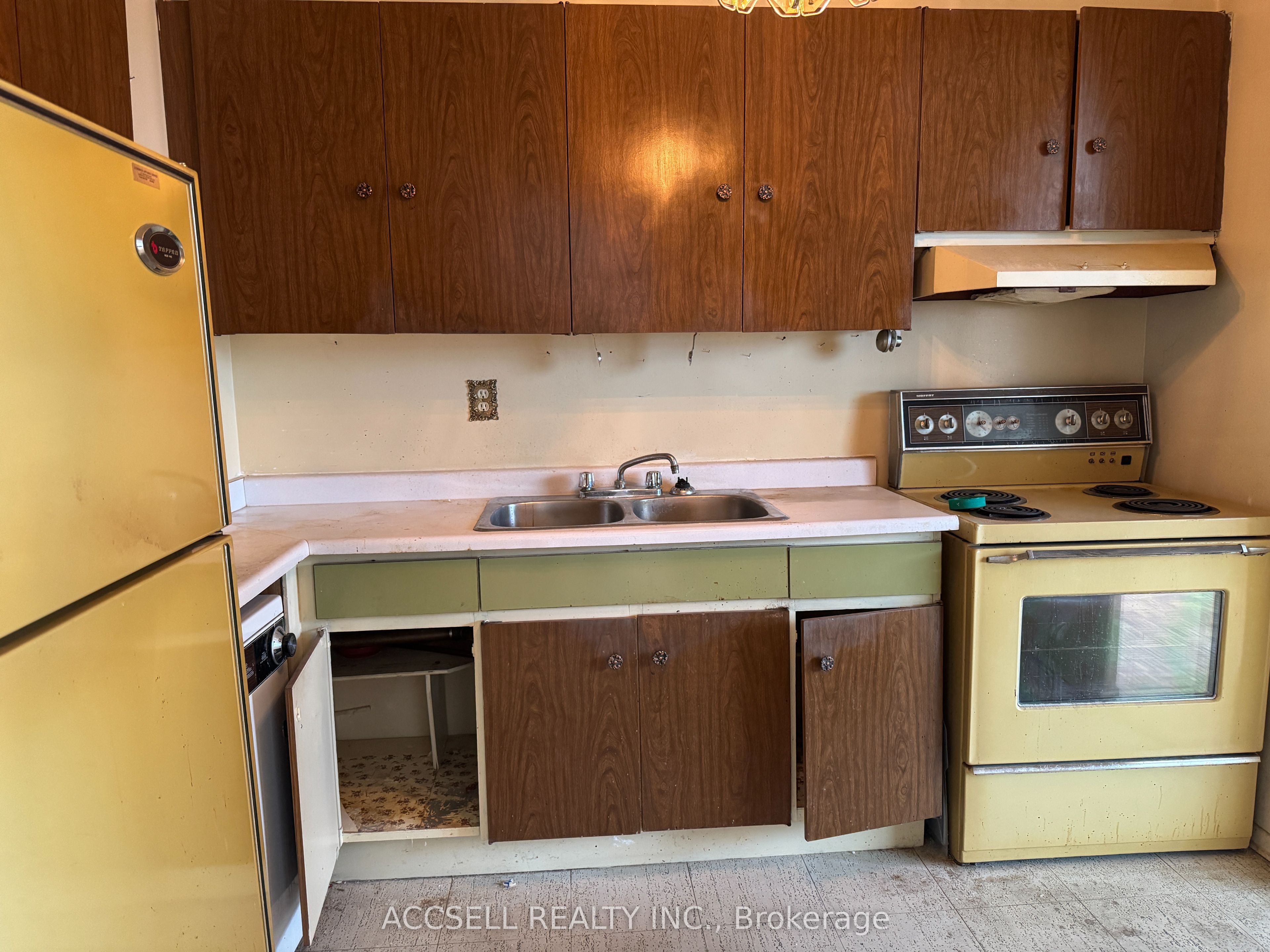1455 Lawrence Avenue W 1703, Toronto, ON M6L 1B1 photo 4