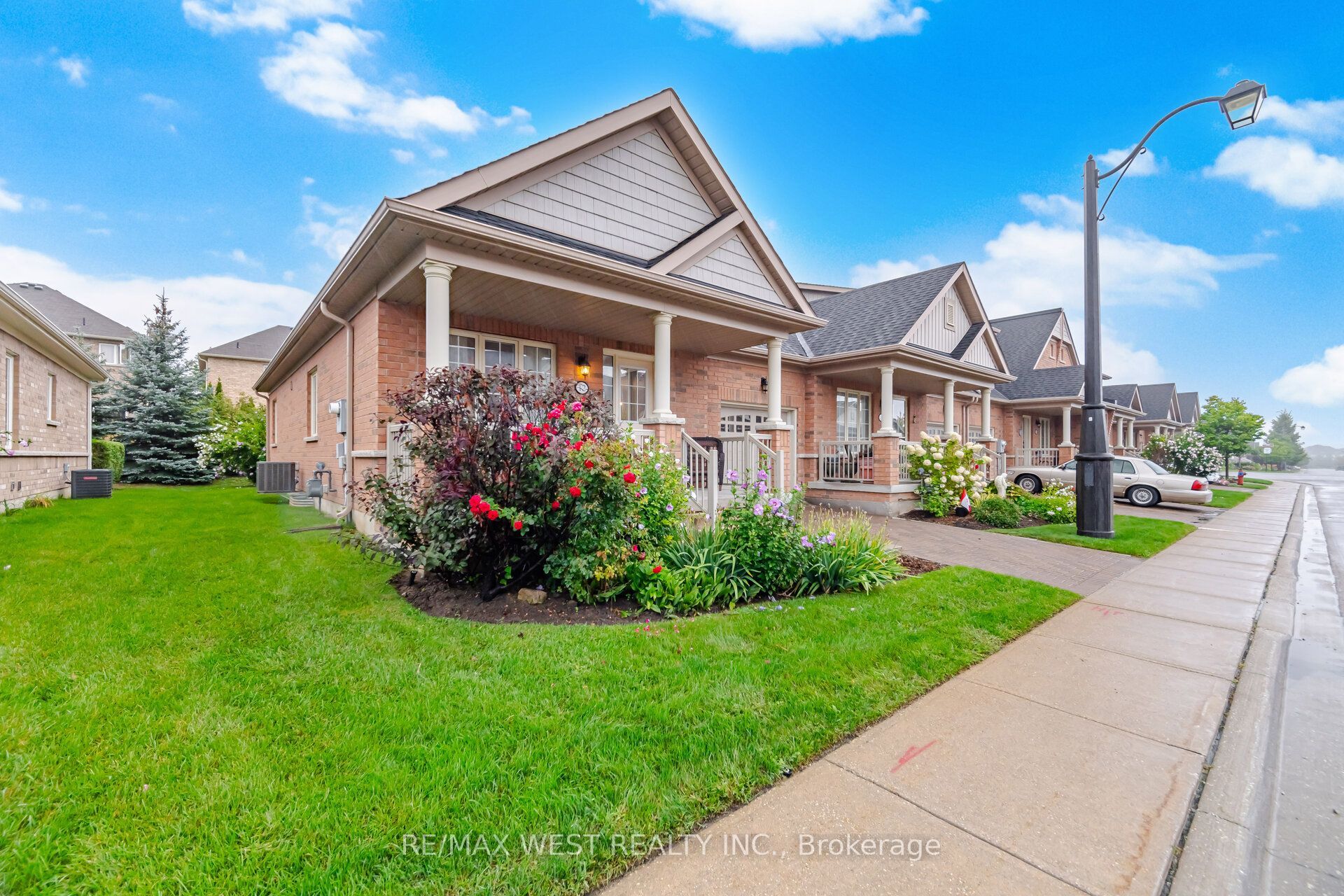 12 Muzzo Drive, Brampton, ON L6R 3W8 photo 2