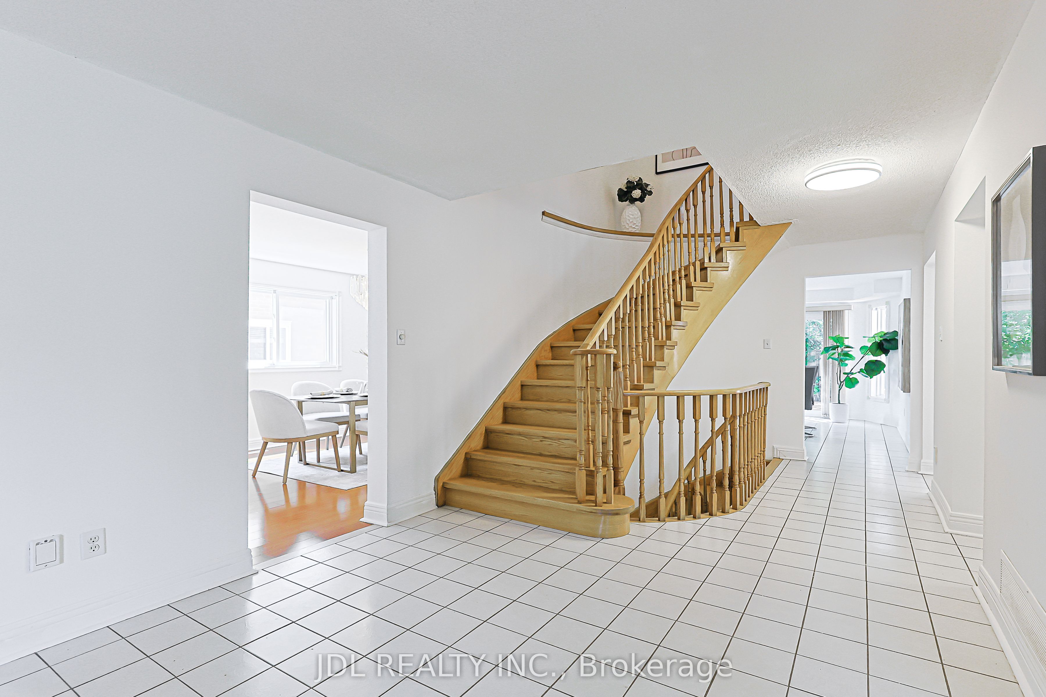 676 Ceremonial Drive, Mississauga, ON L5R 3H9 photo 5