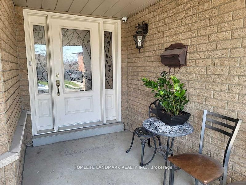 274 Falstaff Avenue, Toronto, ON M6L 3E6 photo 4