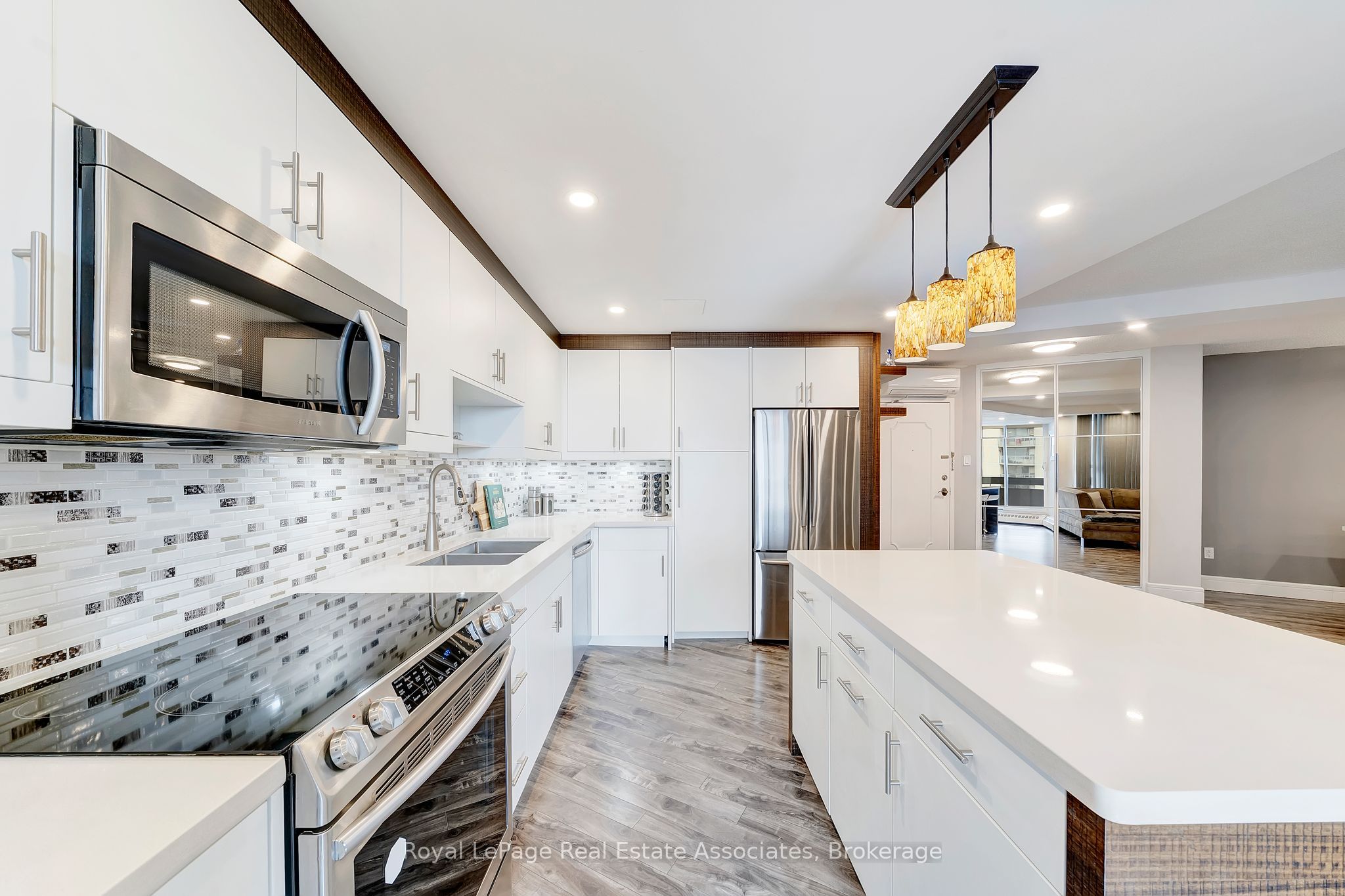 335 Mill Road 1406, Toronto, ON M9C 1Y6 photo 3