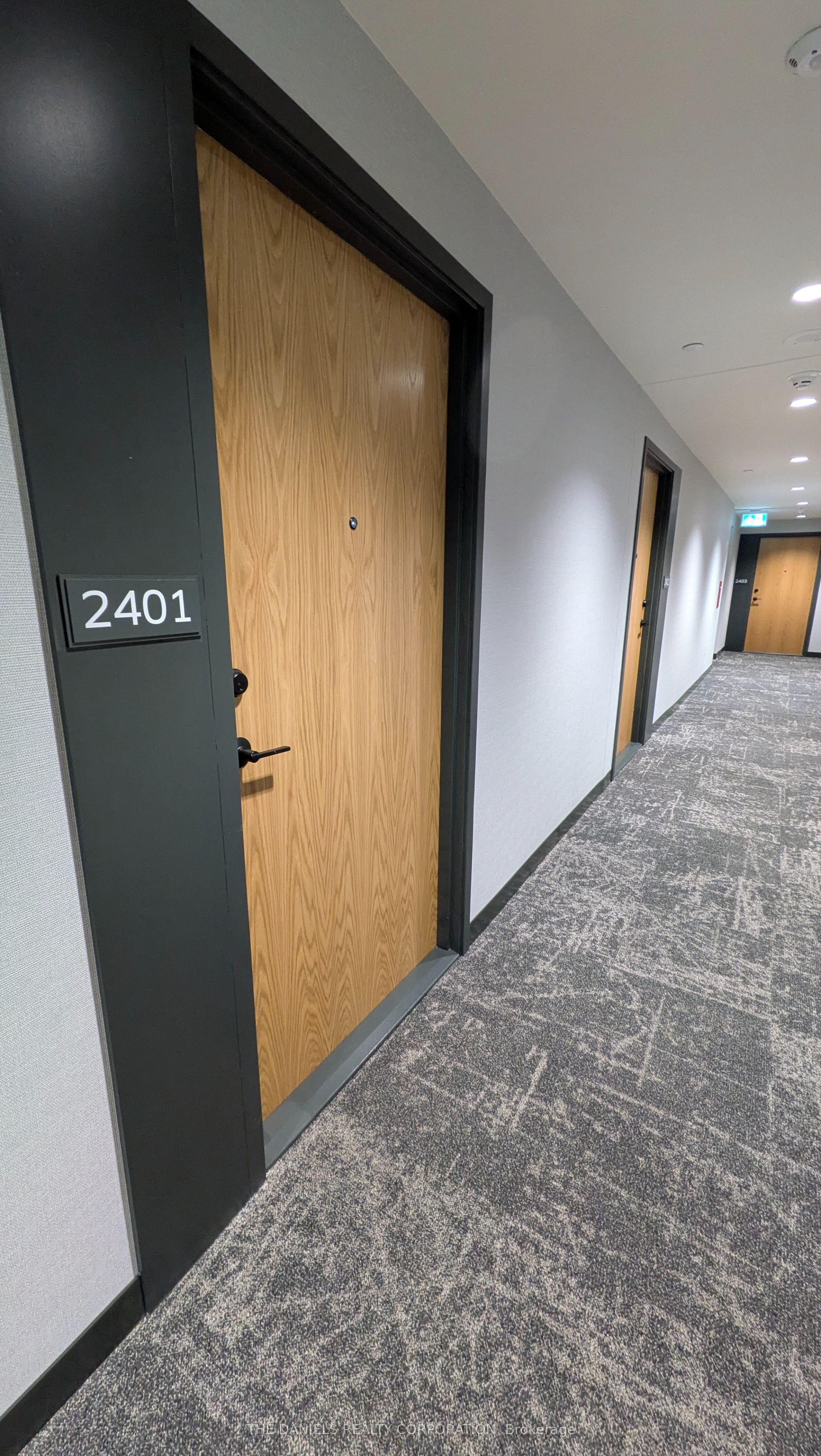 2495 Eglinton Avenue E 2401, Mississauga, ON L5M 2T2 photo 2
