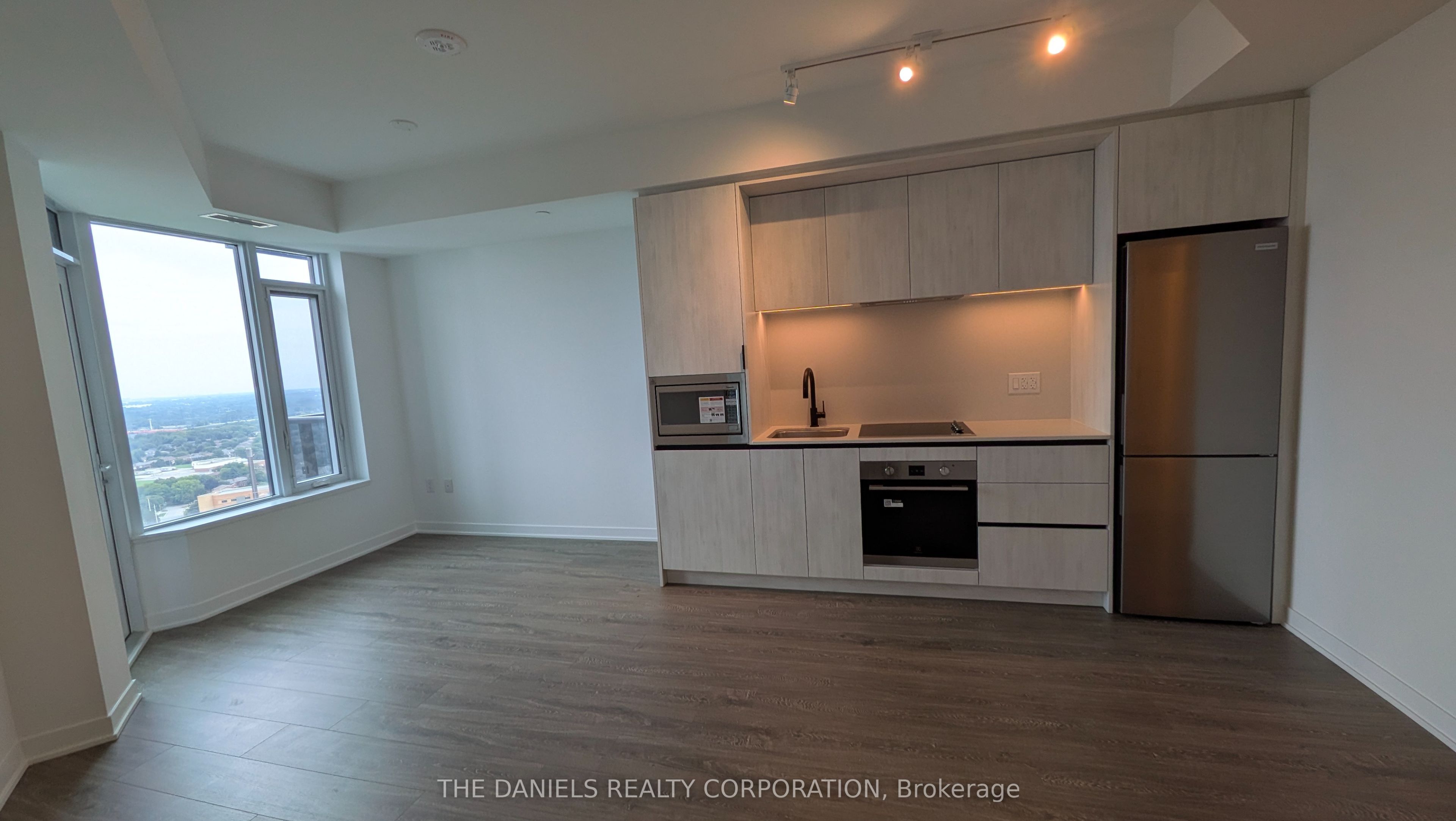 2495 Eglinton Avenue E 2401, Mississauga, ON L5M 2T2 photo 3
