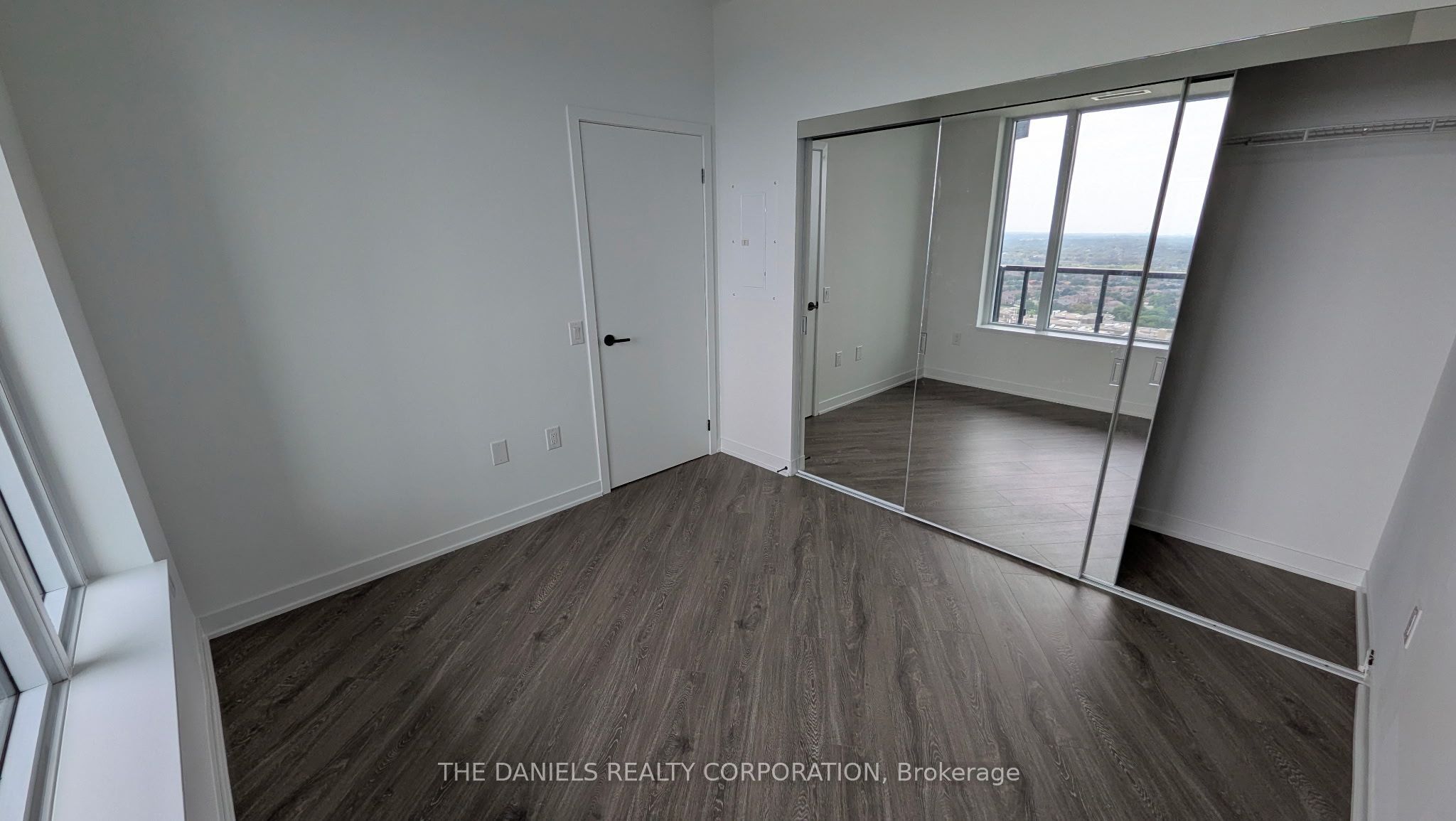 2495 Eglinton Avenue E 2401, Mississauga, ON L5M 2T2 photo 5