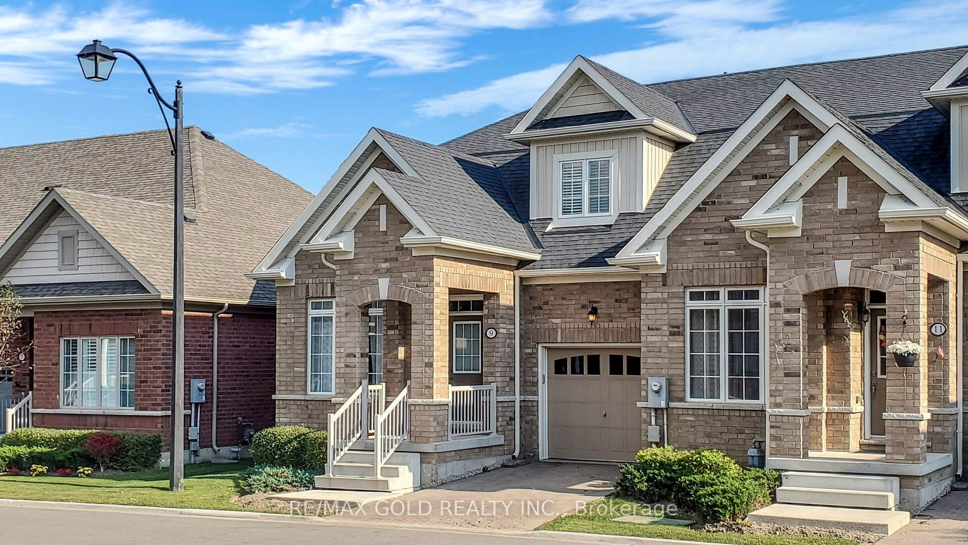 9 Lobelia Street, Brampton, ON L6R 3Z6 photo 2