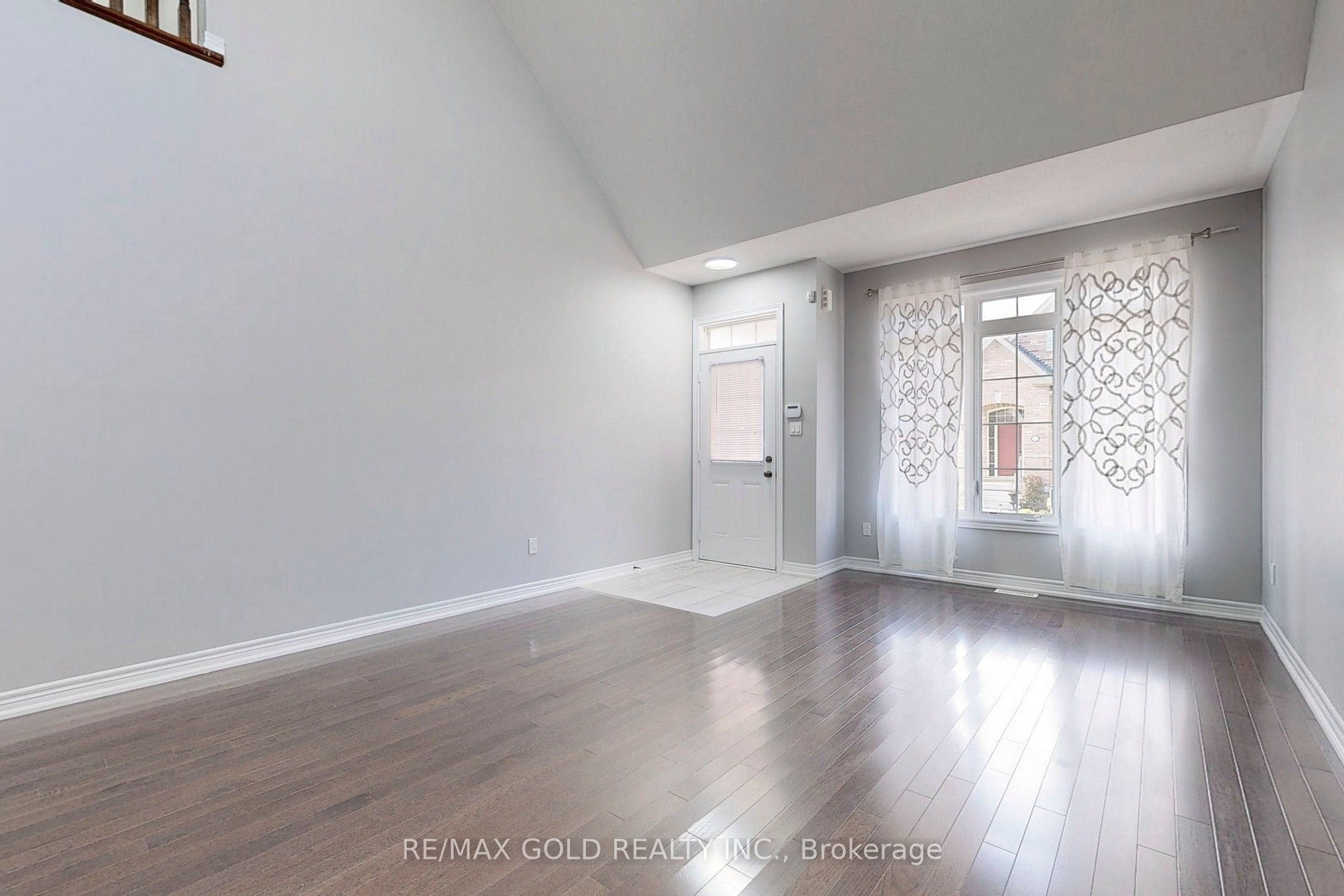 9 Lobelia Street, Brampton, ON L6R 3Z6 photo 4