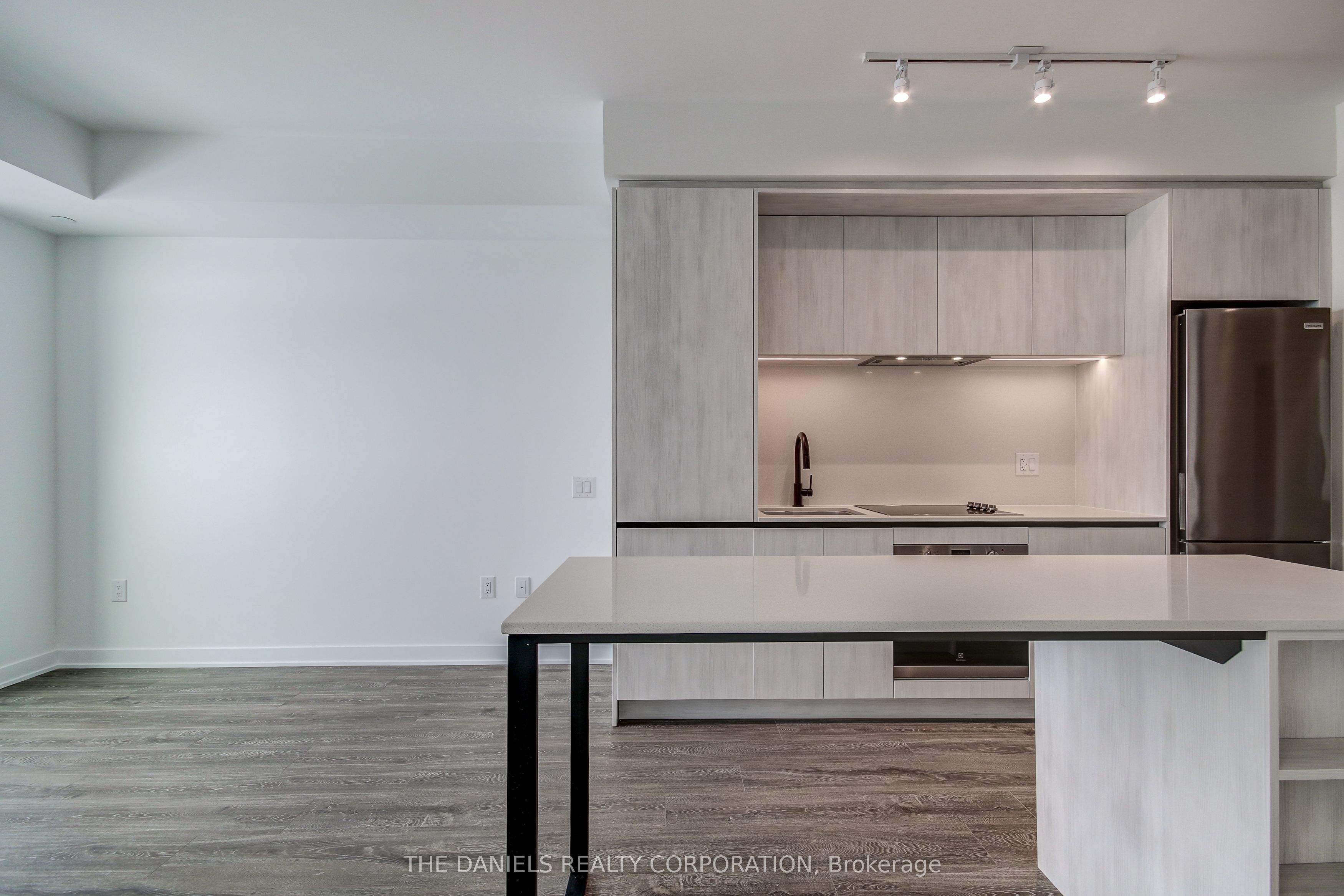 2495 Eglinton Avenue W 1807, Mississauga, ON L5M 2T2