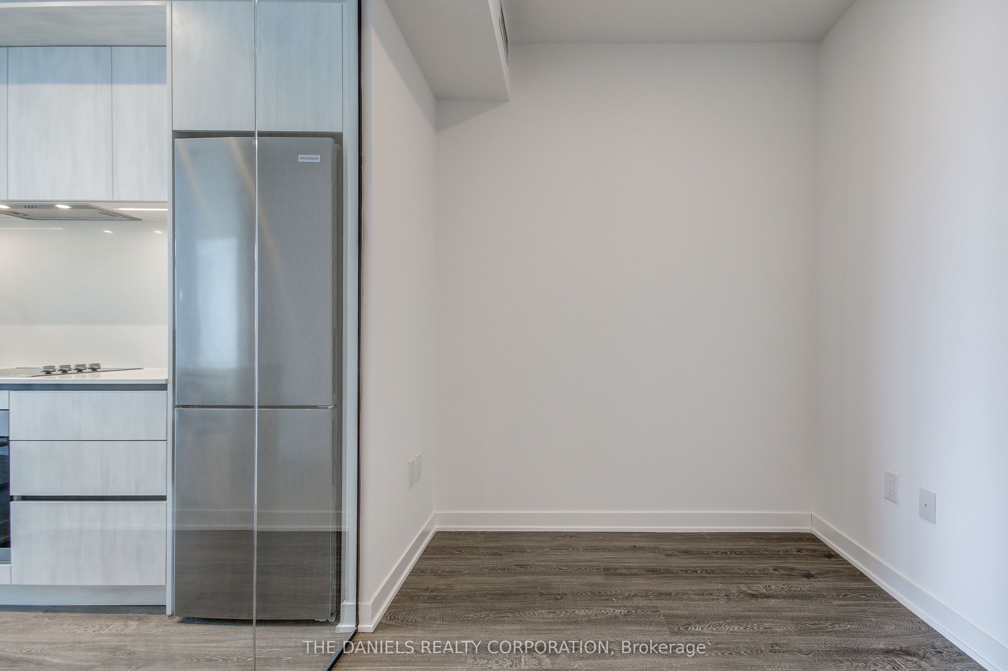 2495 Eglinton Avenue W 1807, Mississauga, ON L5M 2T2 photo 5