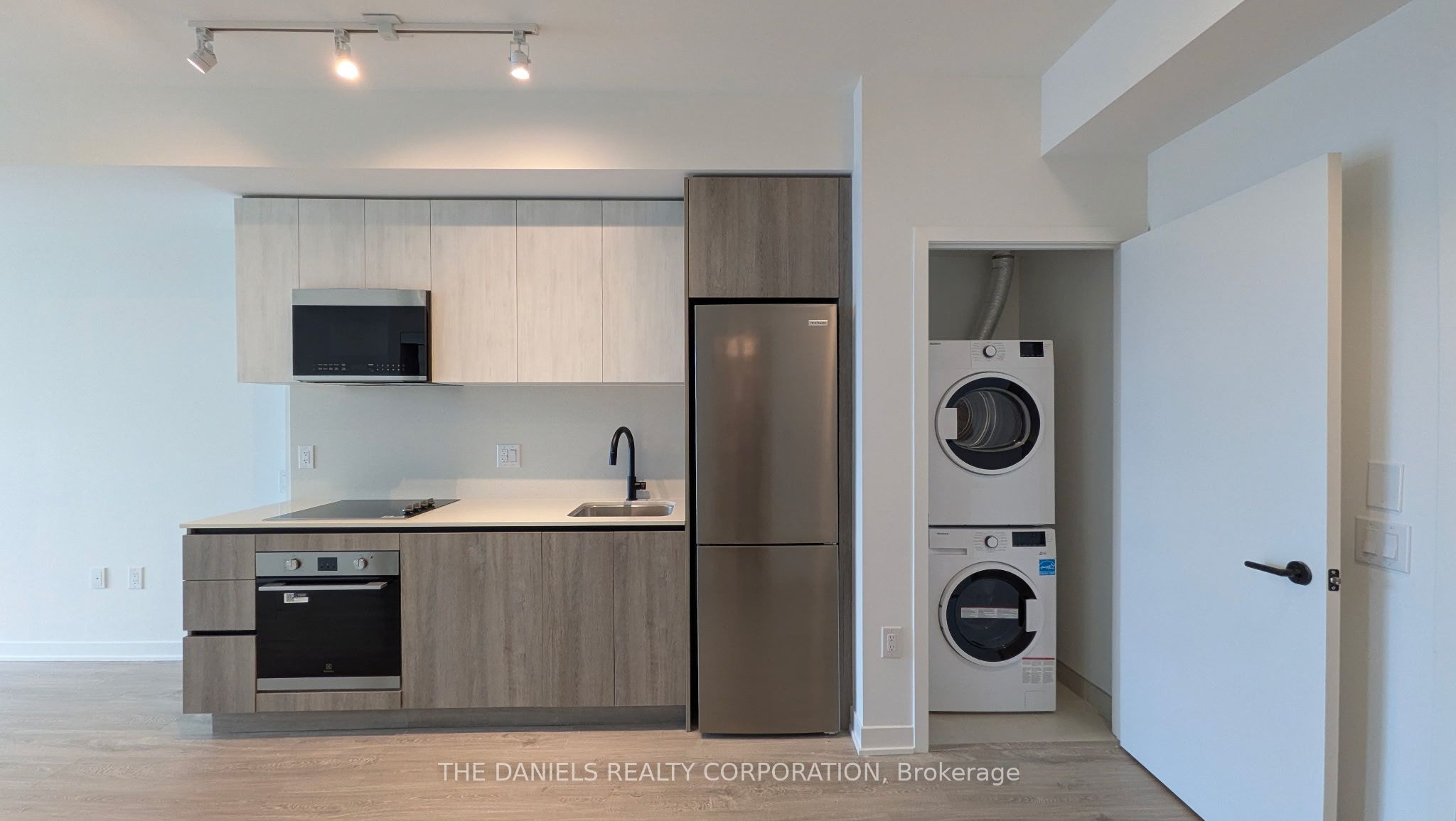 2495 Eglinton Avenue W 510, Mississauga, ON L5M 2T2