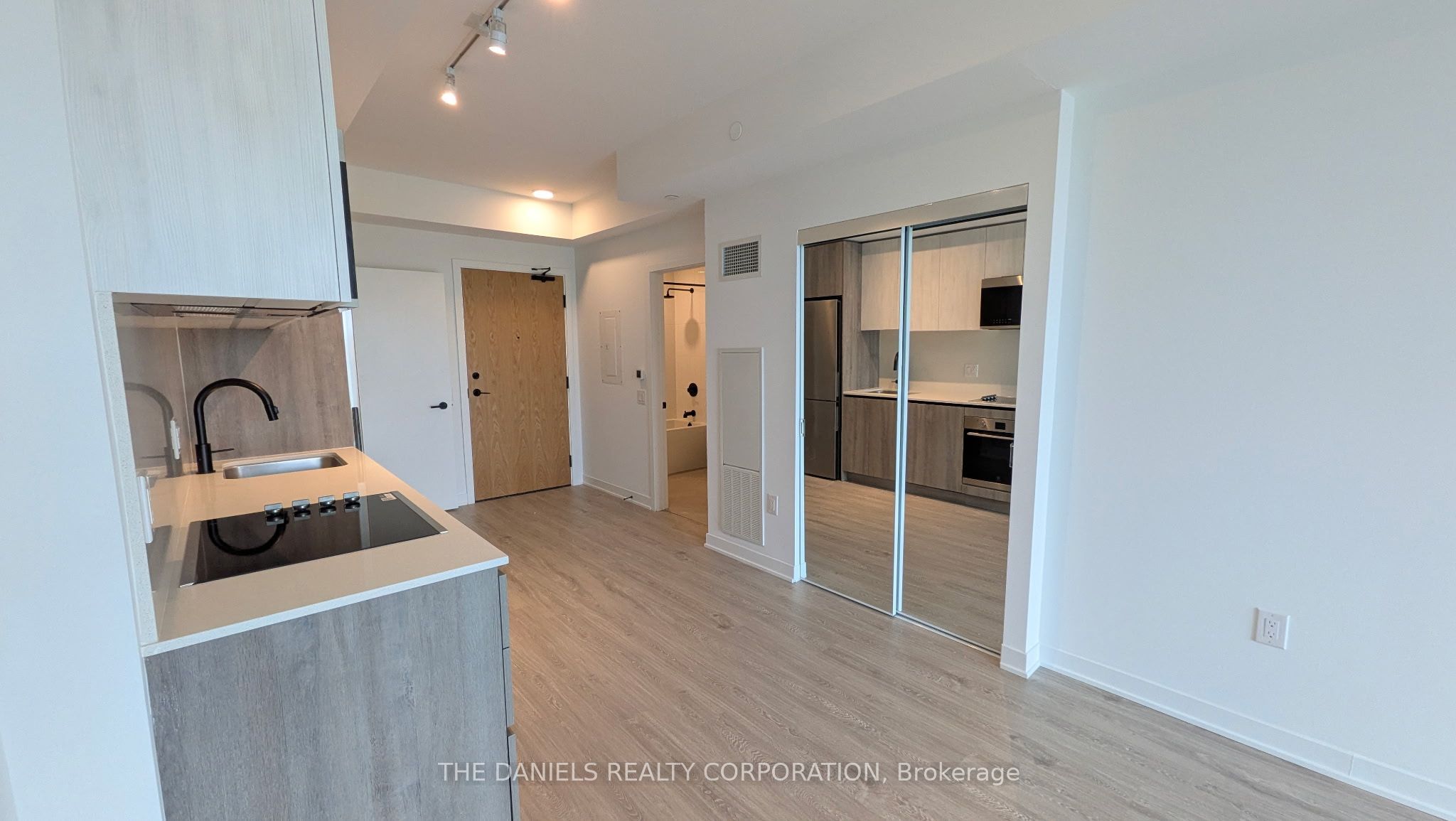 2495 Eglinton Avenue W 510, Mississauga, ON L5M 2T2 photo 4