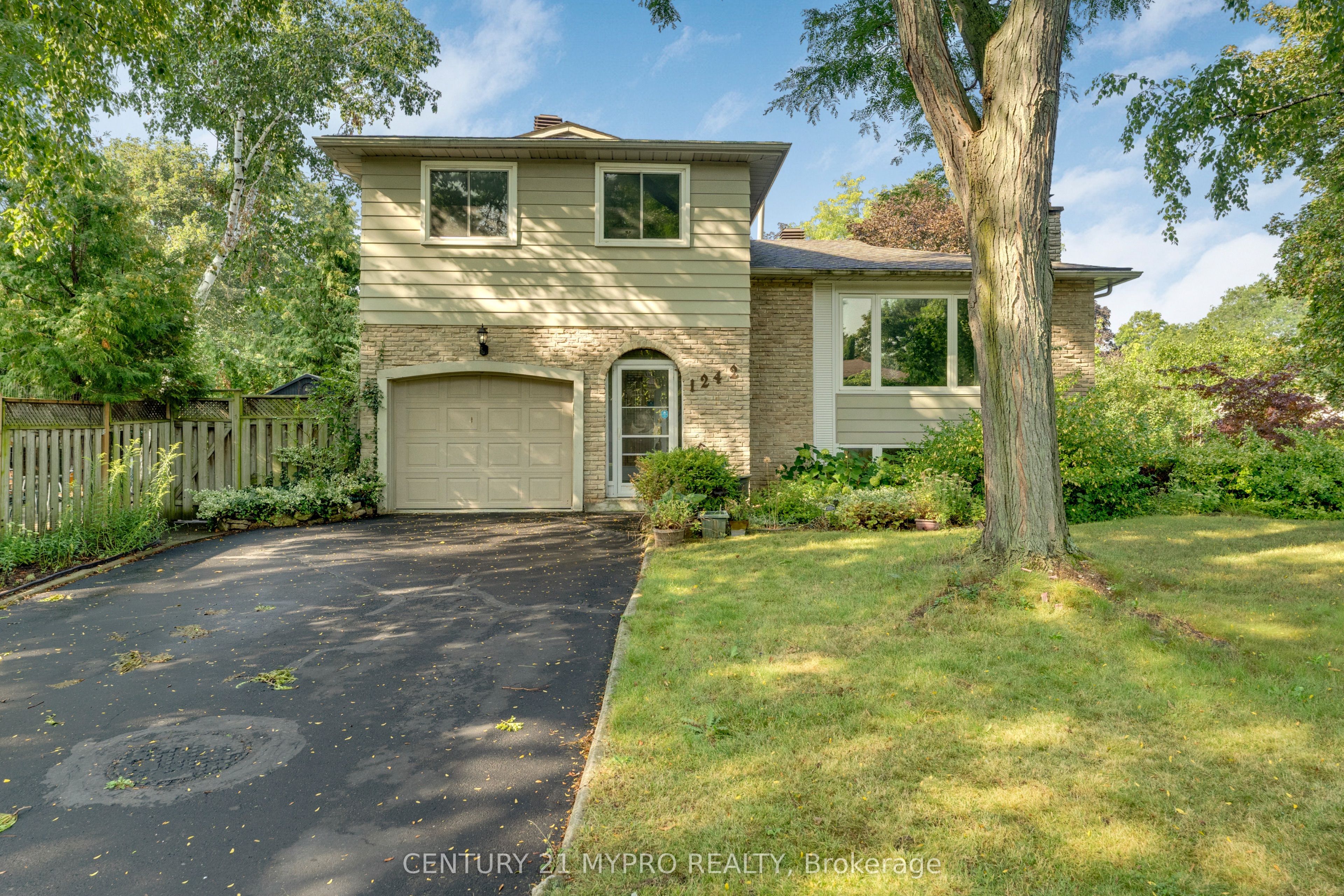 1242 Richards Crescent, Oakville, ON L6H 1R3 photo 2