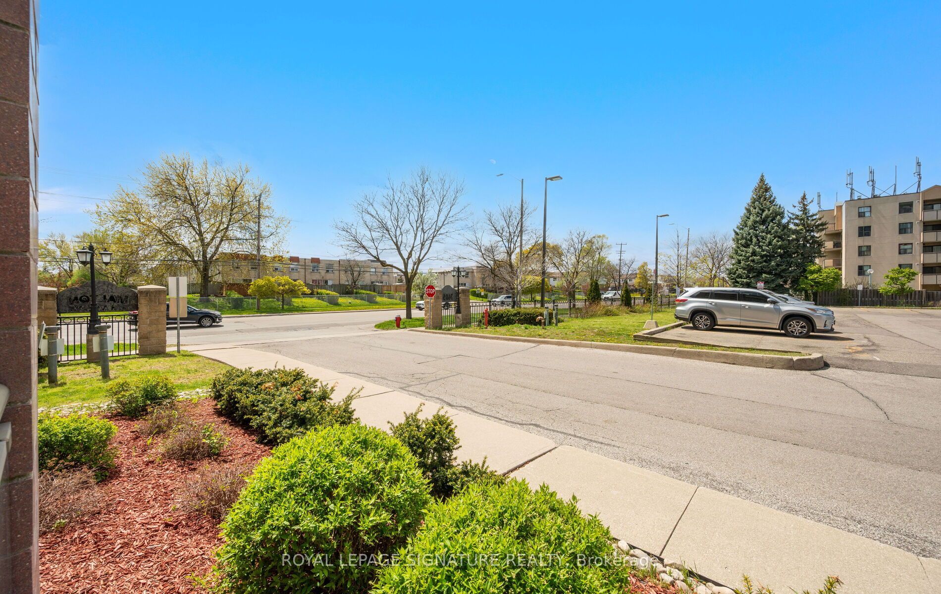 7405 Goreway Drive 104, Mississauga, ON L4T 0A3 photo 2