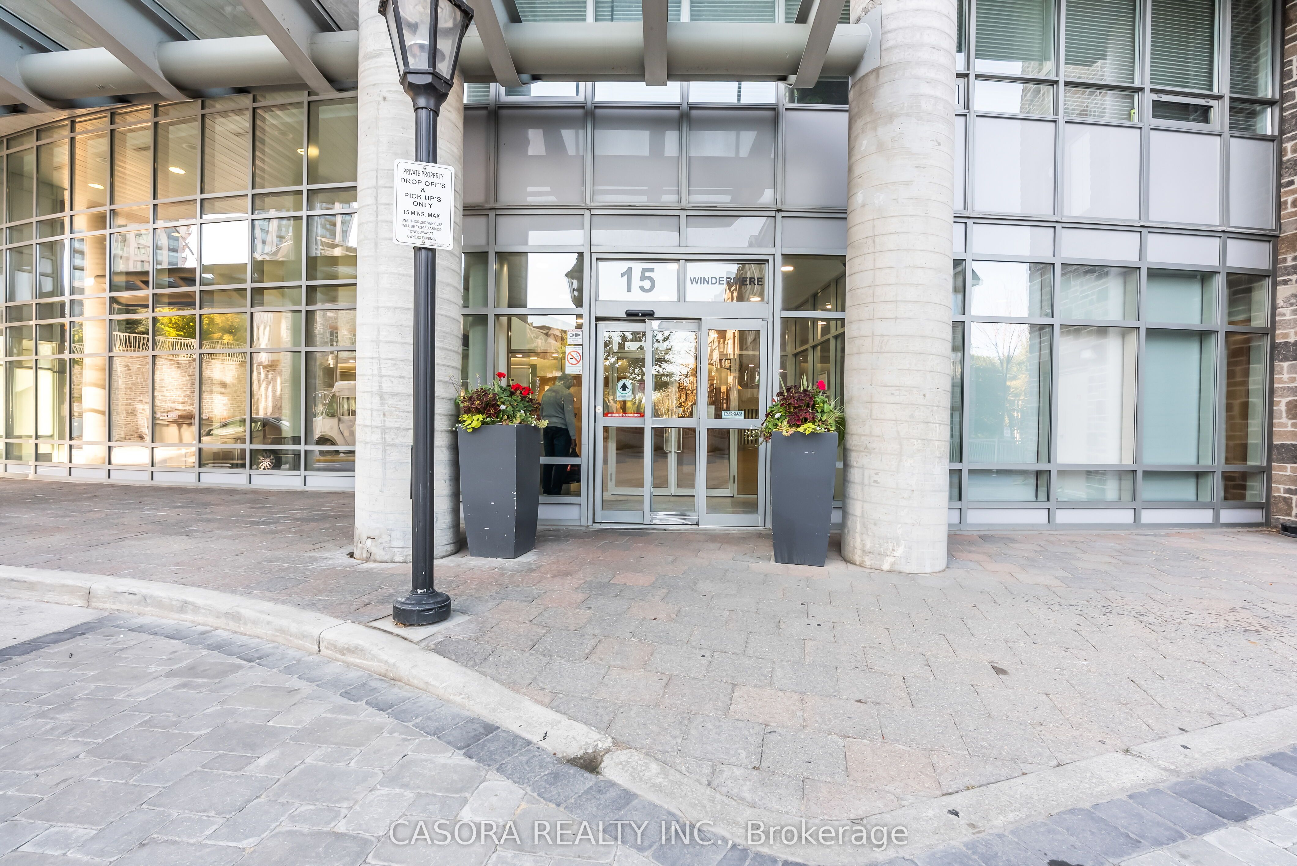 15 Windermere Avenue 1207, Toronto, ON M6S 5A2 photo 2