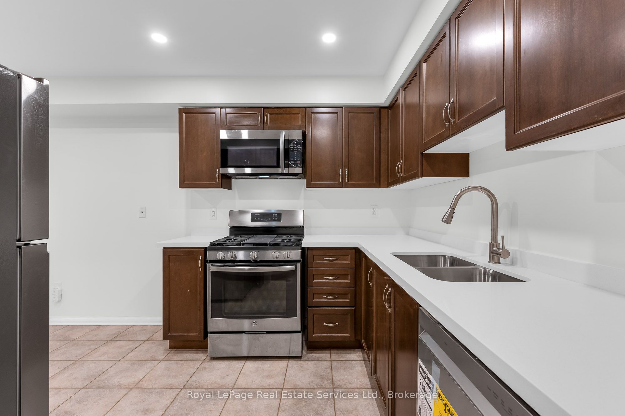 7360 Zinnia Place 268, Mississauga, ON L5W 2A2 photo 3