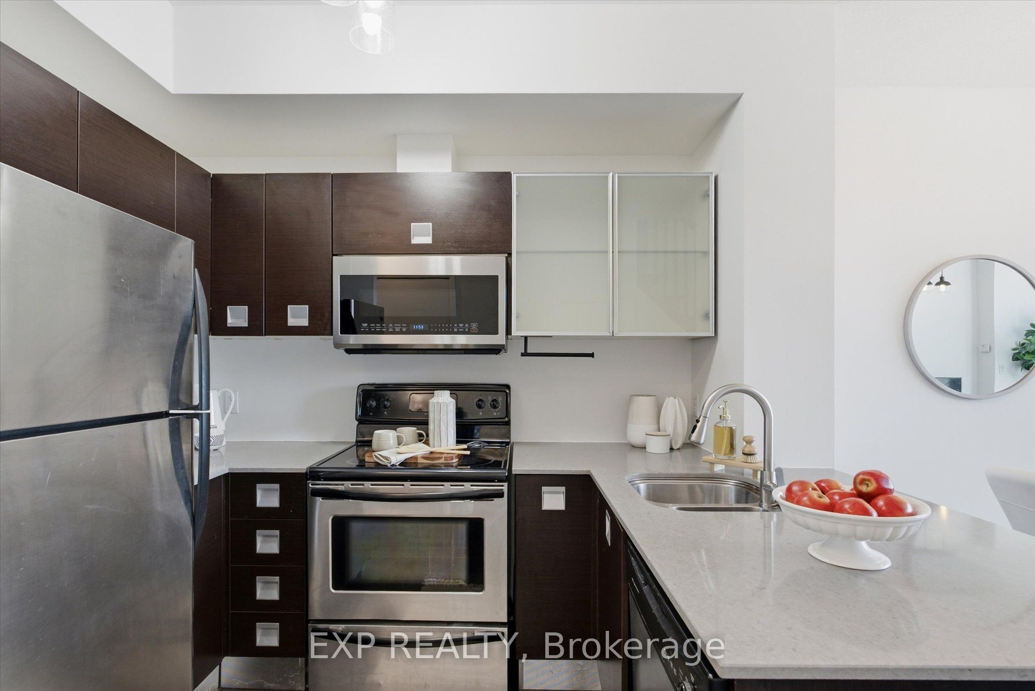 3391 Bloor Street W 221, Toronto, ON M8X 1G3 photo 4