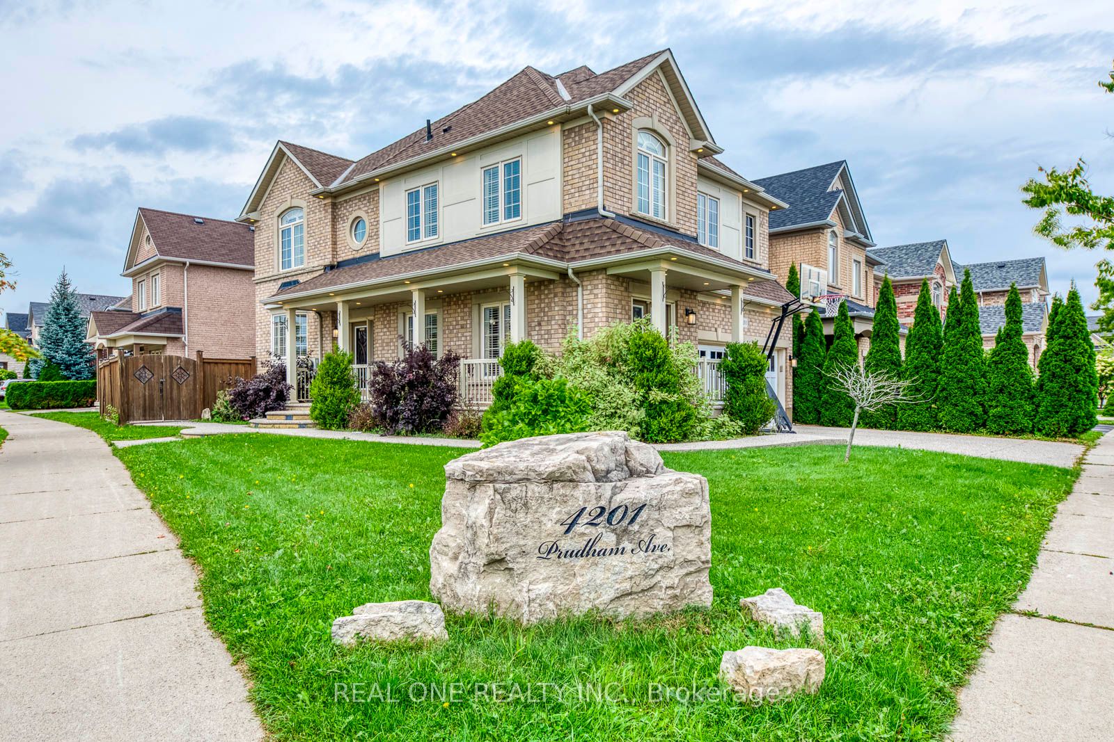 4201 Prudham Avenue, Burlington, ON L7M 0N1 photo 2