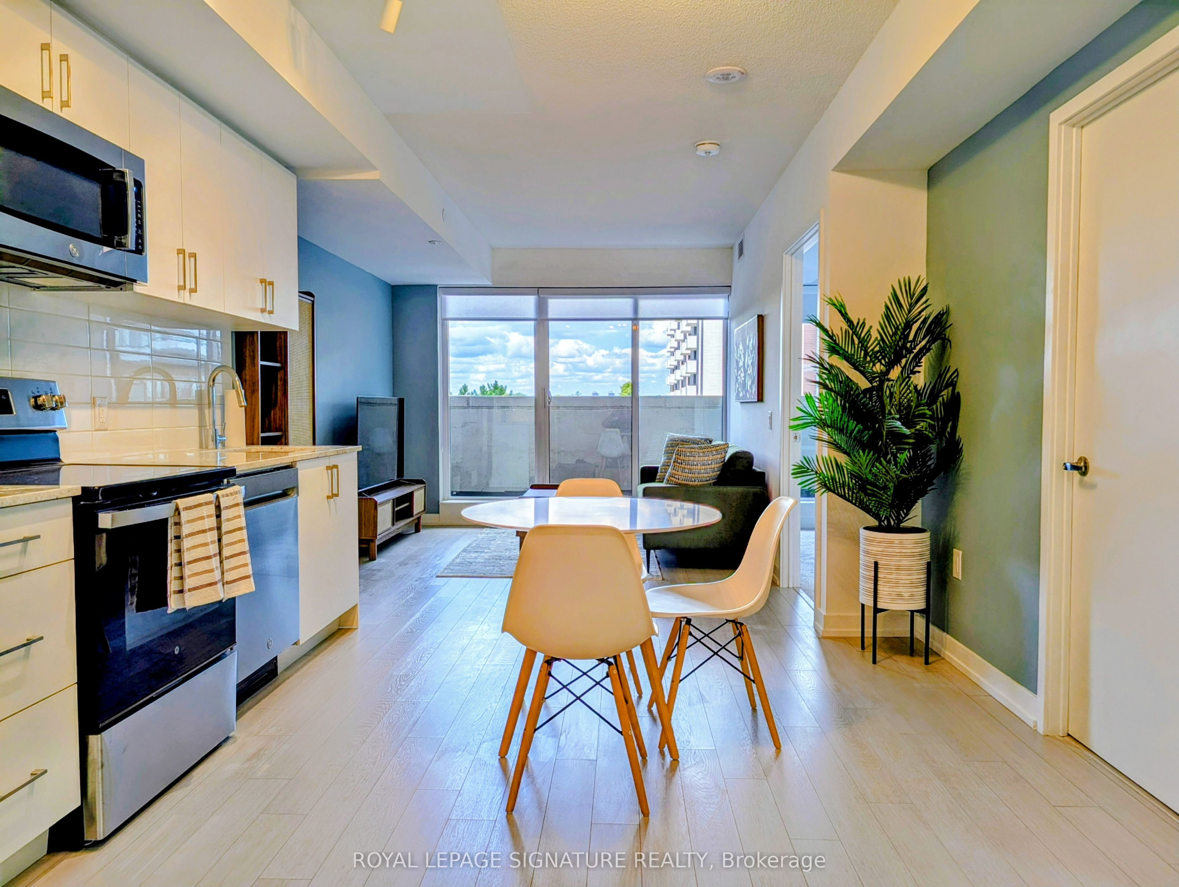 4010 Eglinton Avenue W 509, Toronto, ON M9A 0G5 photo 3