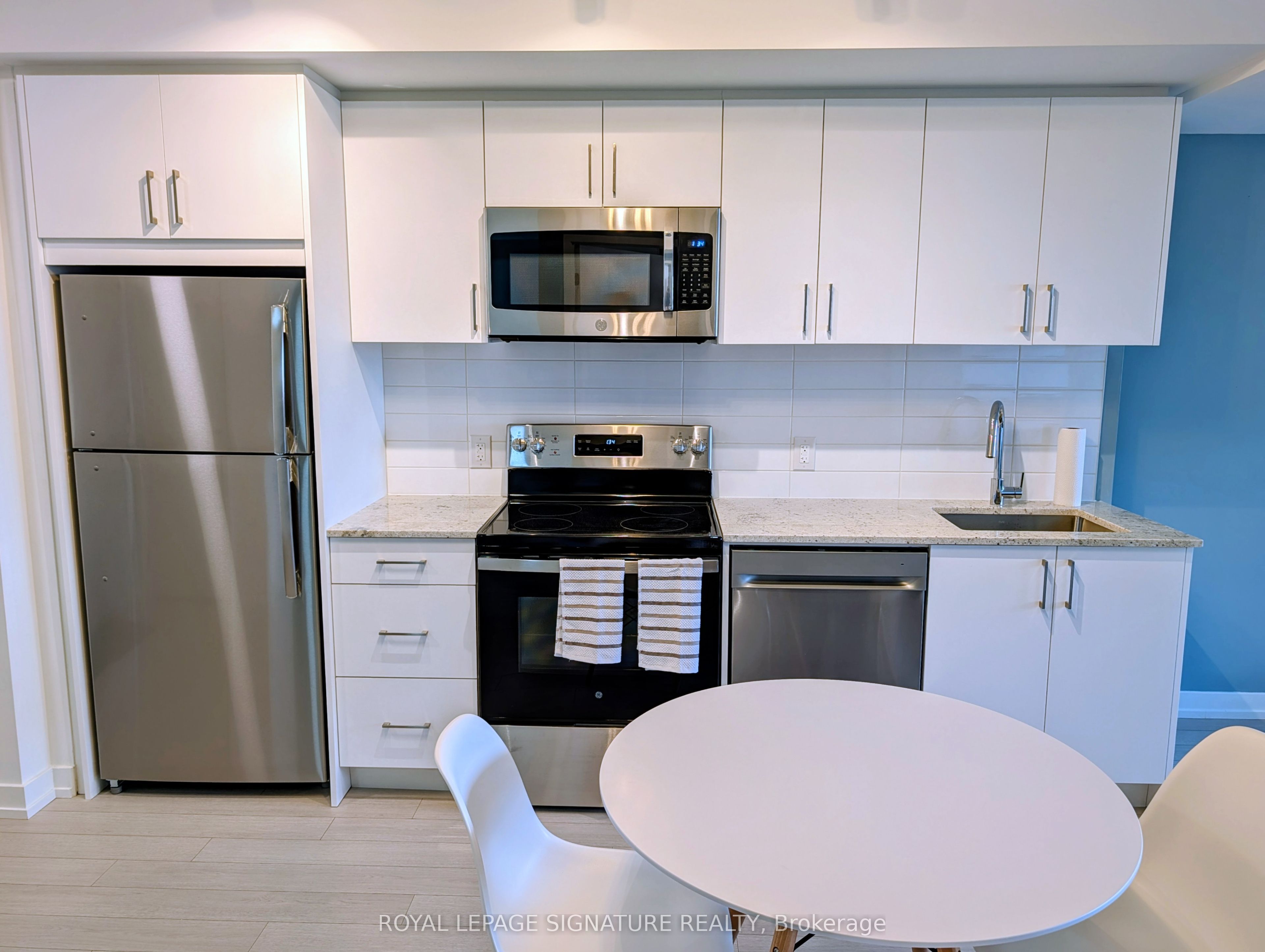 4010 Eglinton Avenue W 509, Toronto, ON M9A 0G5 photo 5