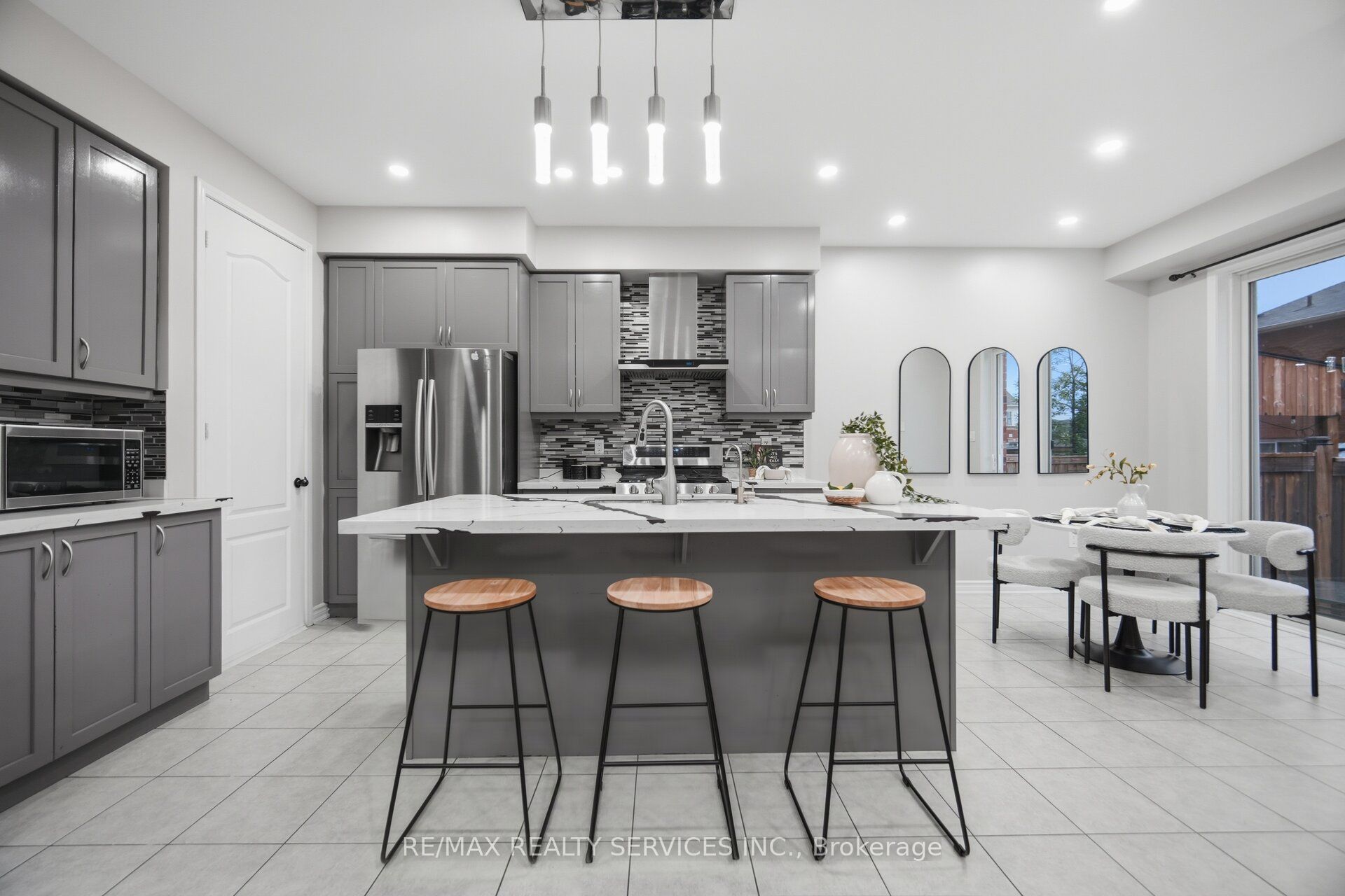 3 Fenchurch Drive, Brampton, ON L7A 4G5 photo 2