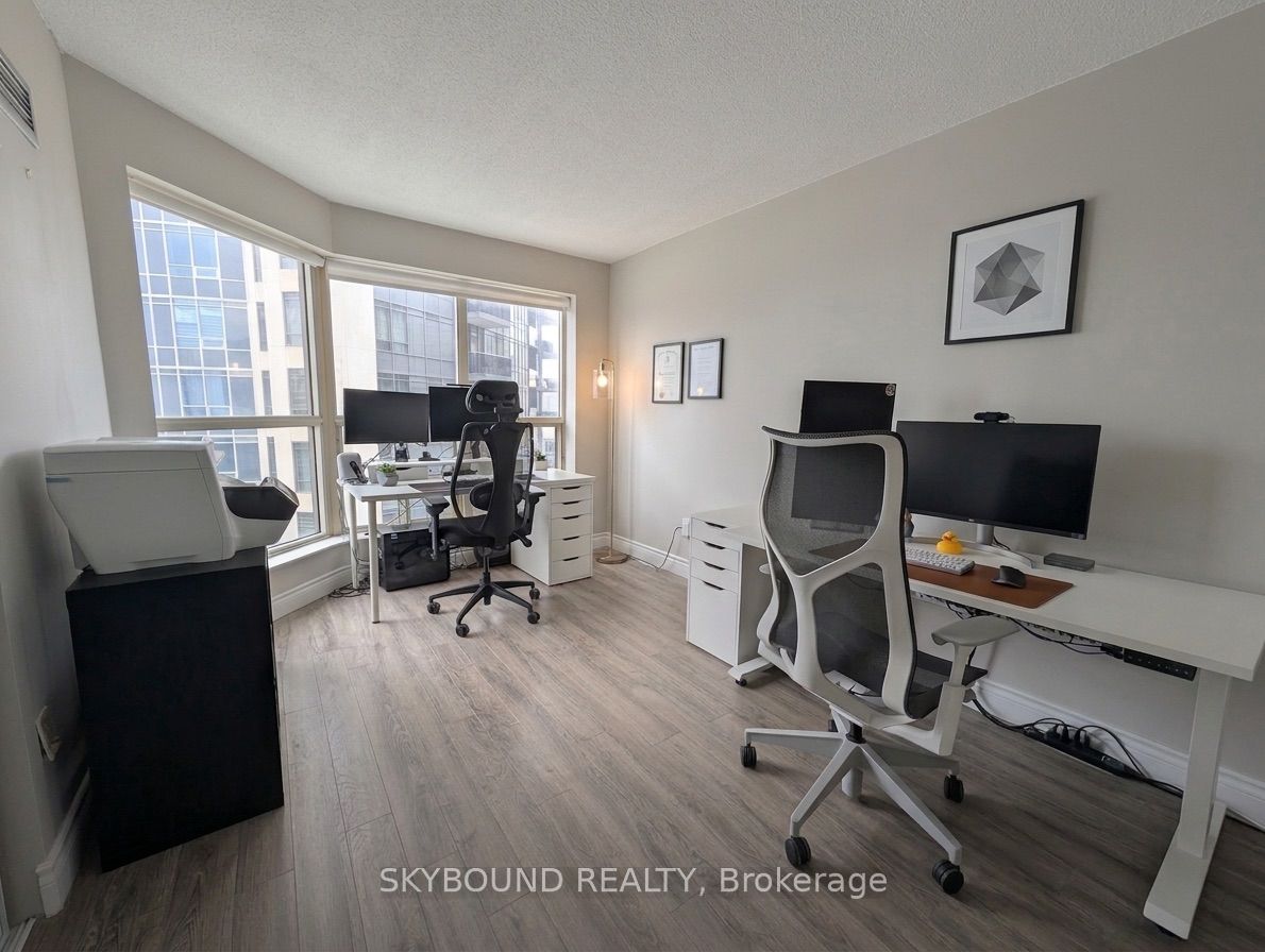 335 Webb Drive 1803, Mississauga, ON L5B 4A1 photo 3