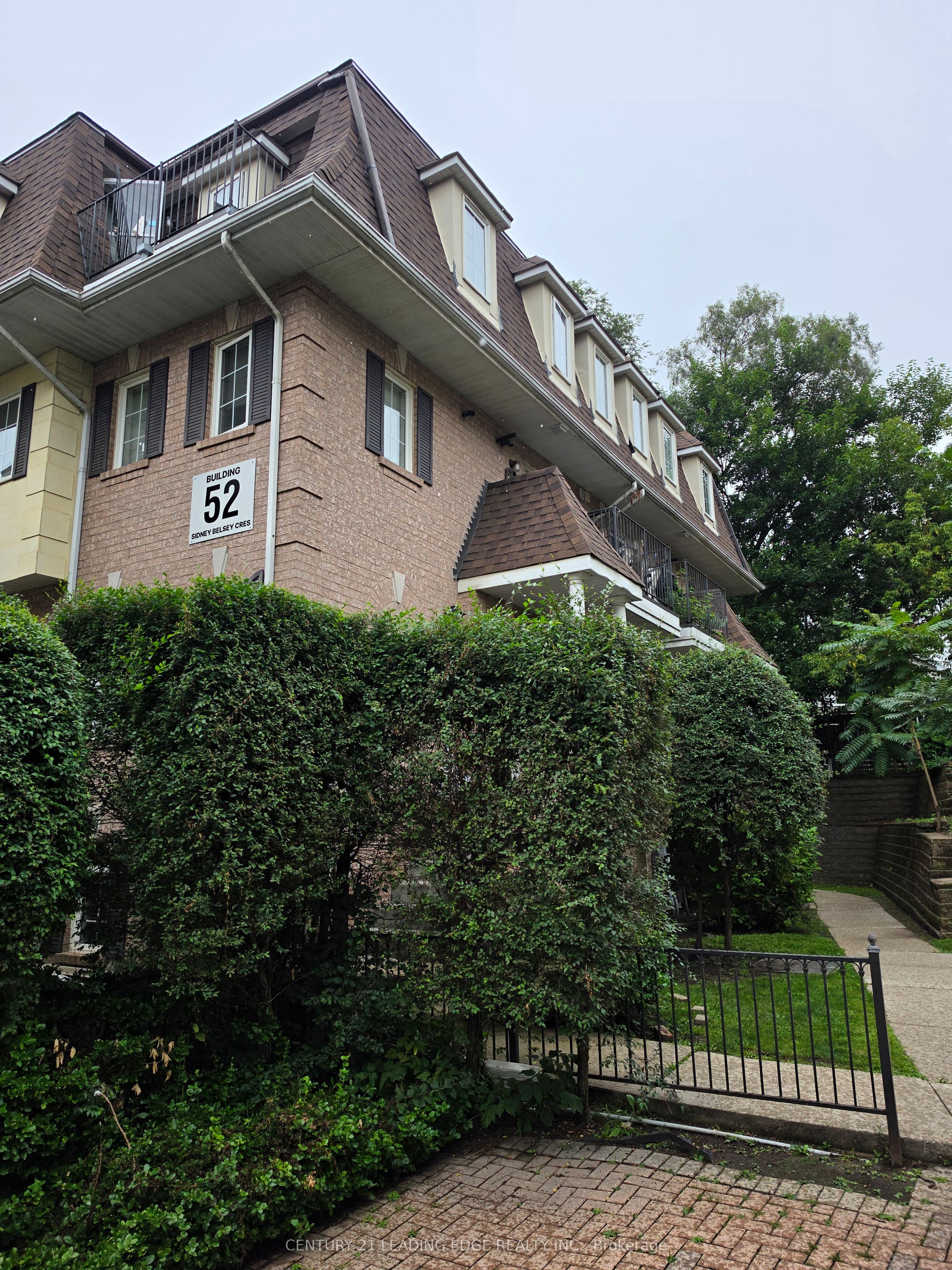 52 Sidney Belsey Crescent 202, Toronto, ON M6M 5J1 photo 4