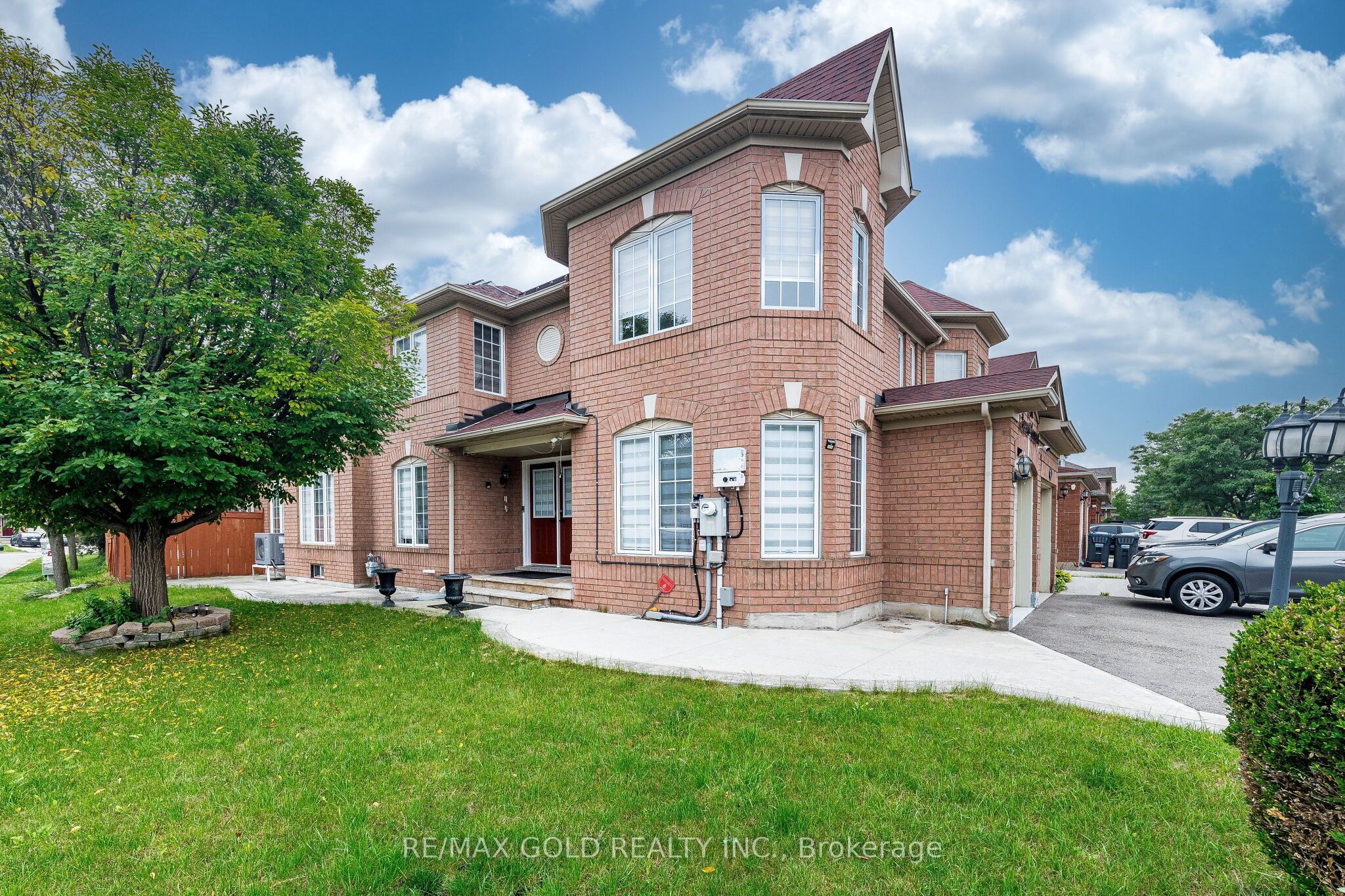 55 Secord Crescent, Brampton, ON L6X 4Y8 photo 2