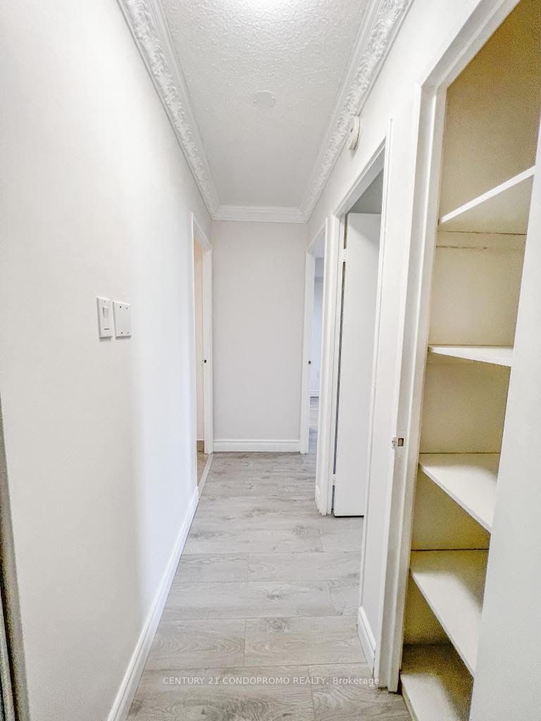 40 Panorama Court 709, Toronto, ON M9V 4M1 photo 3