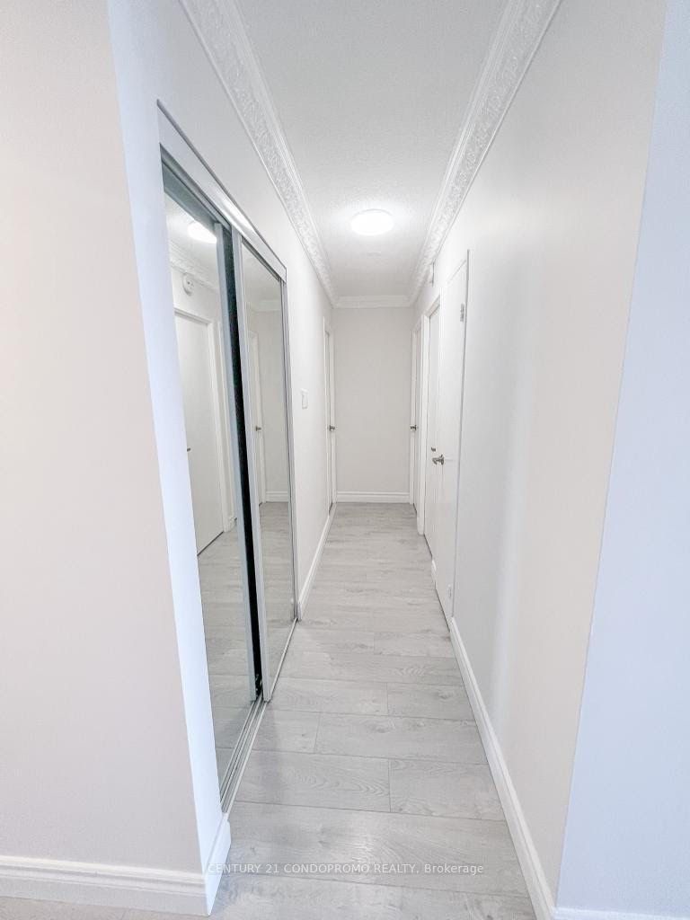 40 Panorama Court 709, Toronto, ON M9V 4M1 photo 4