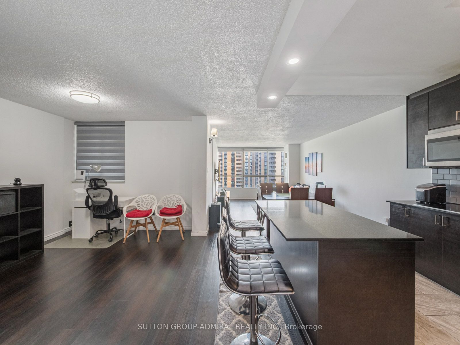 10 Martha Eaton Way 1811, Toronto, ON M6M 5B3 photo 3