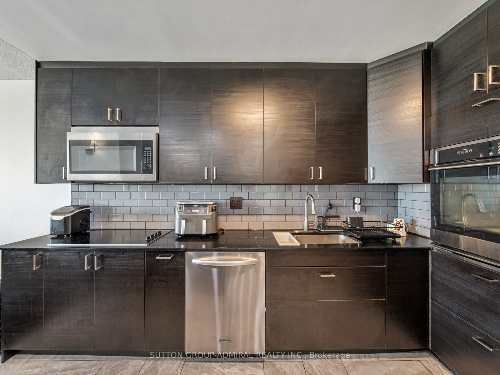 10 Martha Eaton Way 1811, Toronto, ON M6M 5B3 photo 5