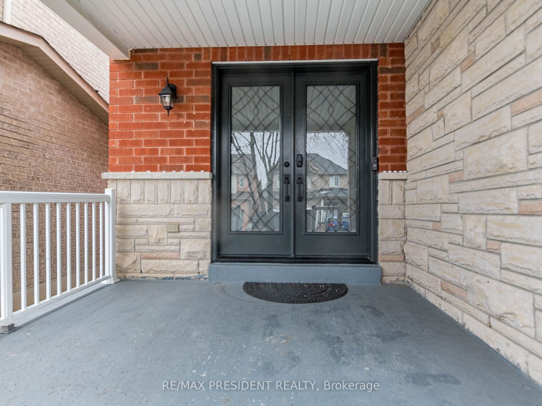 8 River Heights Drive, Brampton, ON L6P 2M9 photo 3