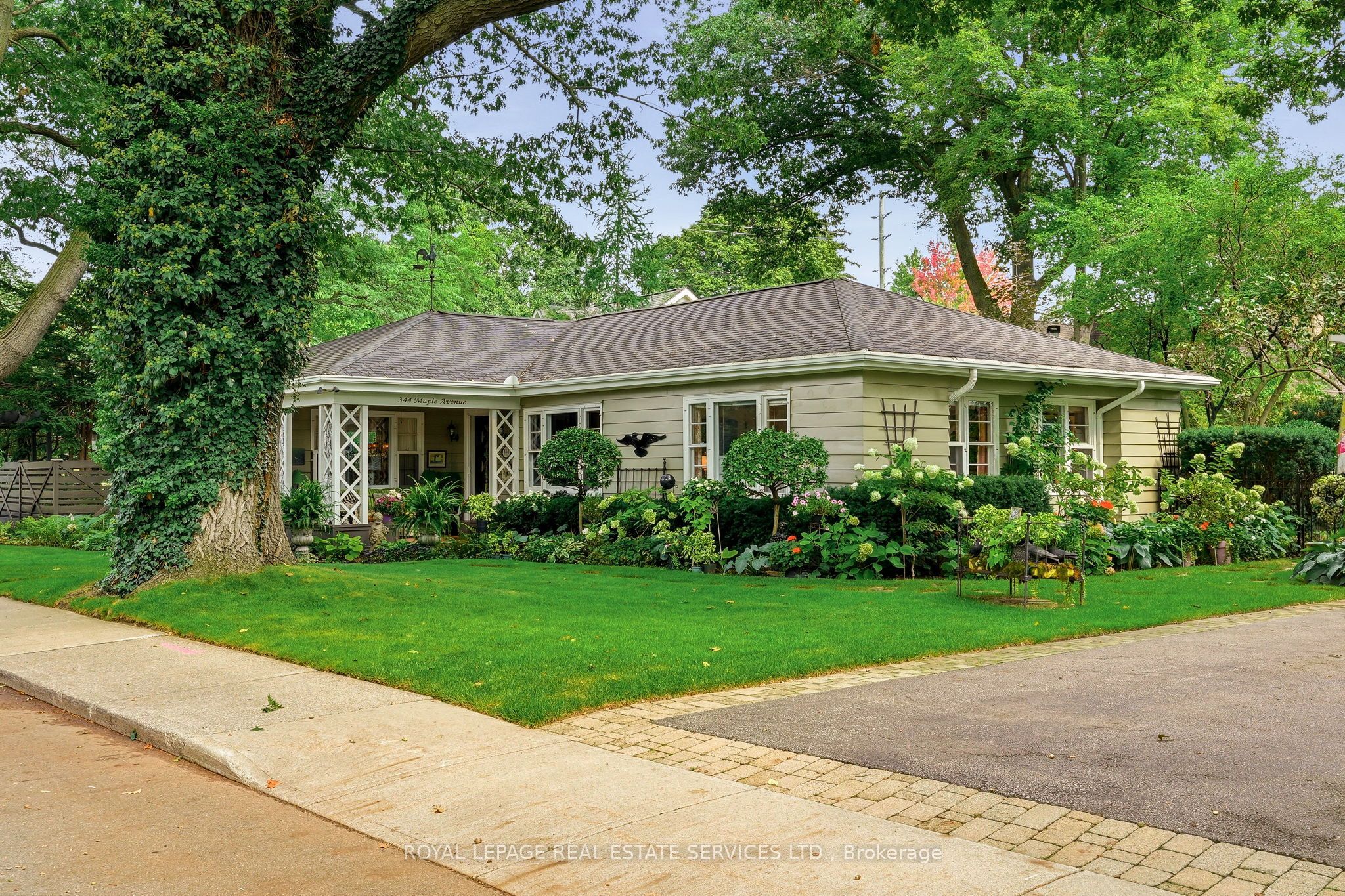 344 Maple Avenue, Oakville, ON L6J 2H7 photo 2