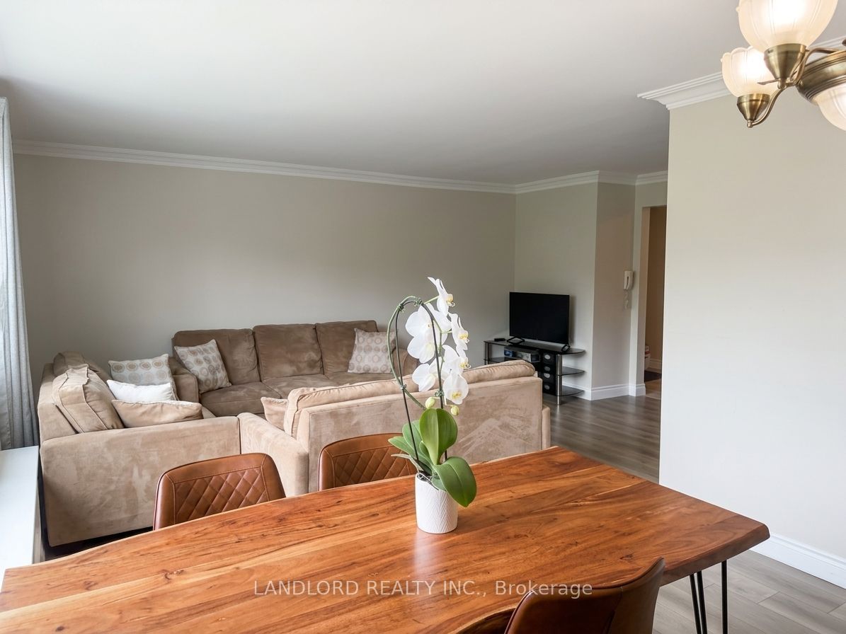 92 Trethewey Drive 5, Toronto, ON M6M 4B4 photo 3