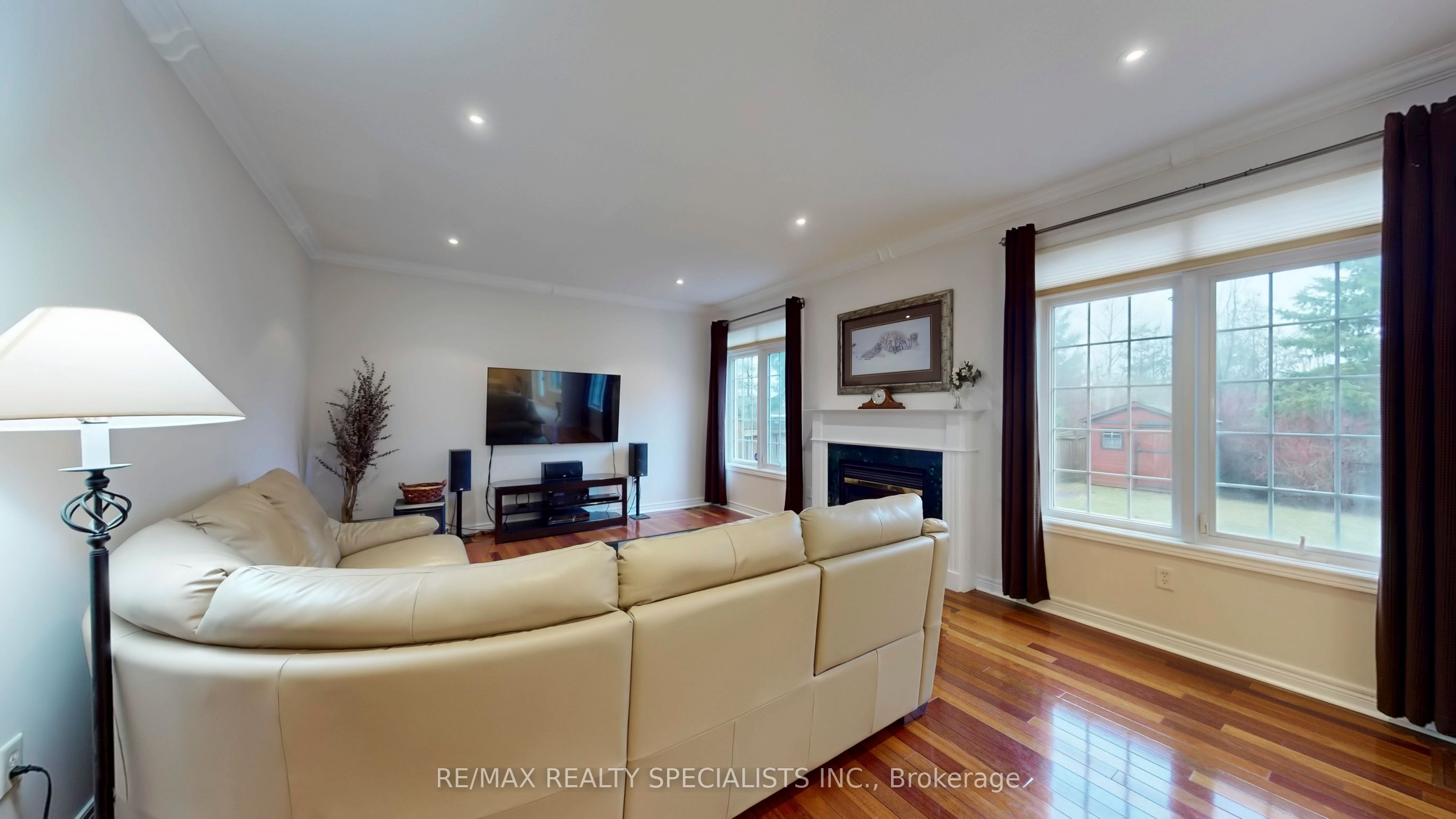 2258 Rochester Circle, Oakville, ON L6M 5E1 photo 3