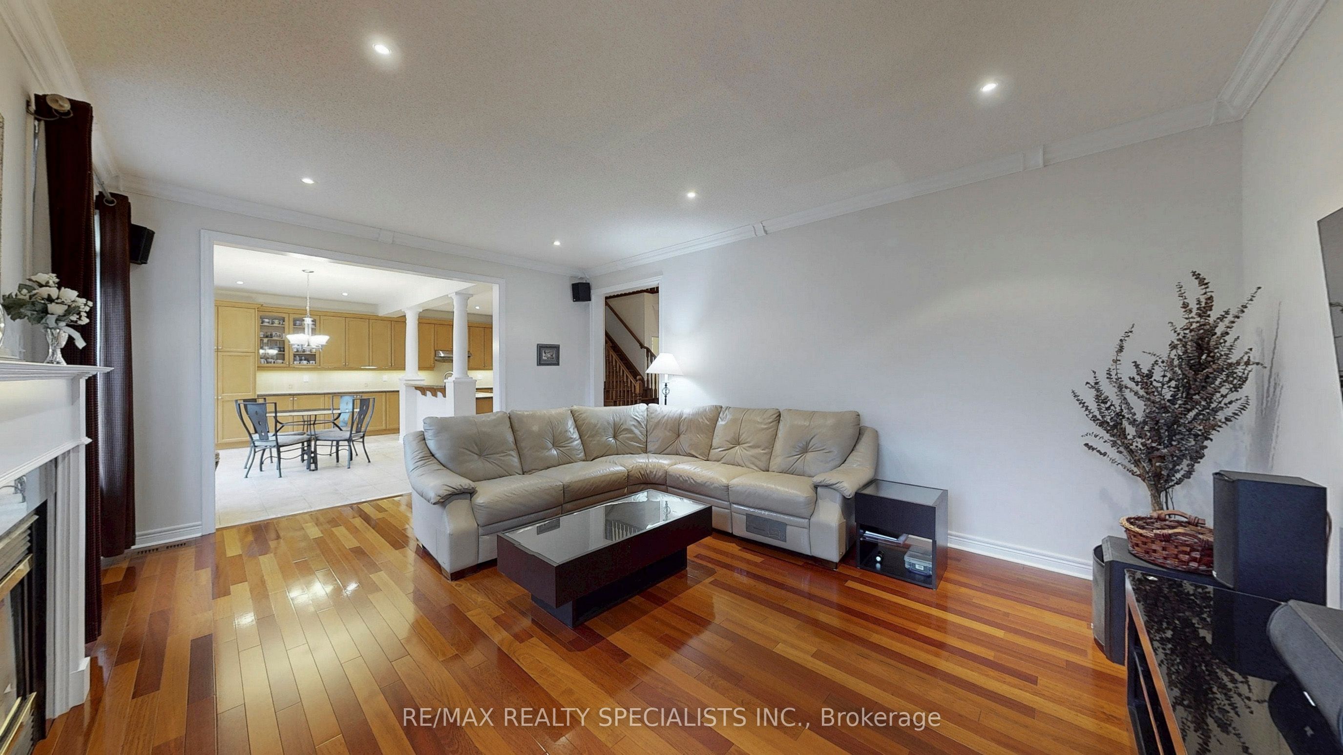 2258 Rochester Circle, Oakville, ON L6M 5E1 photo 4