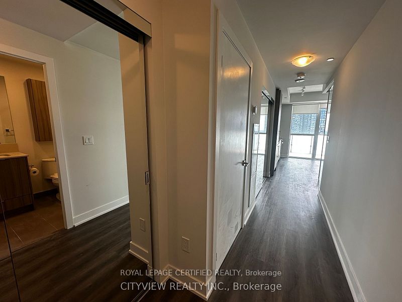 430 Square One Drive 1904, Mississauga, ON L5B 0L6 photo 2